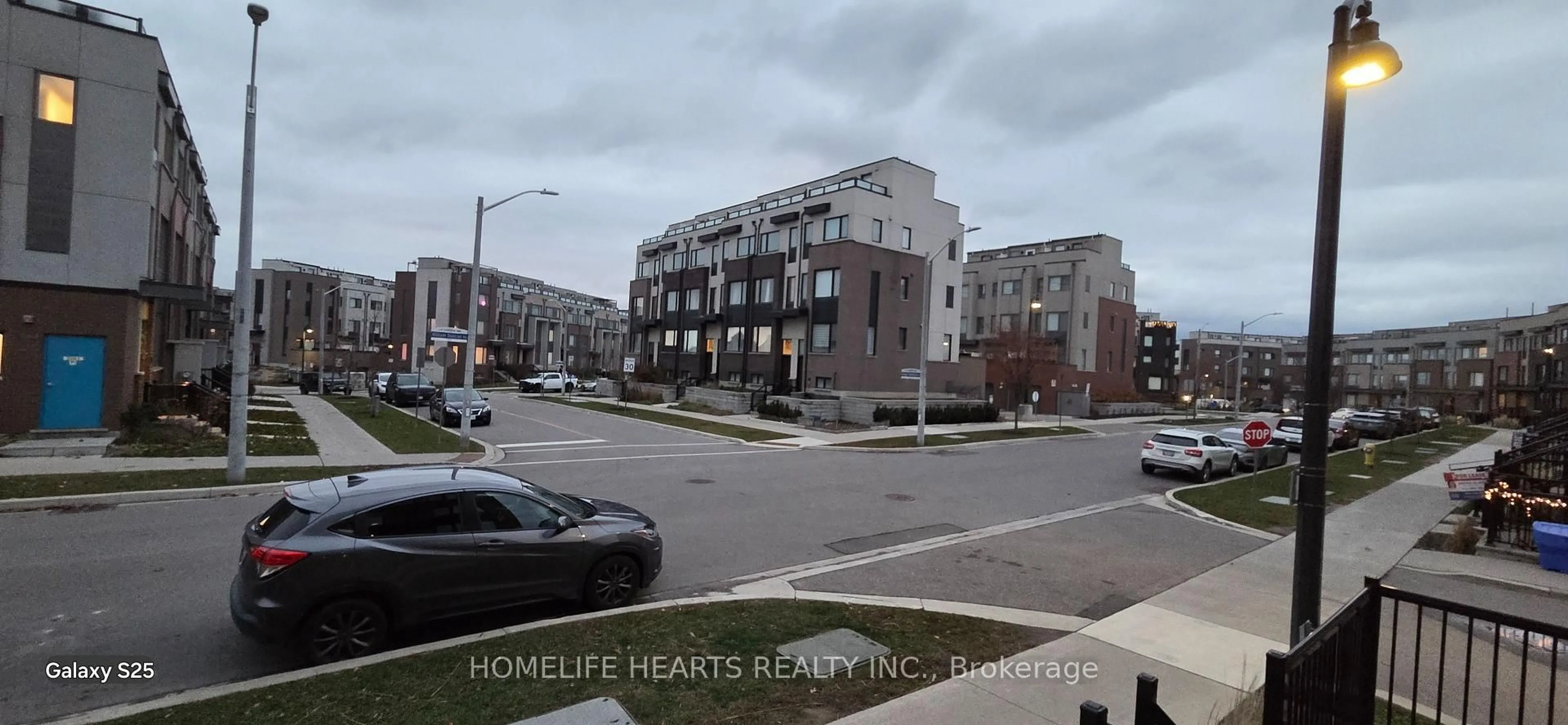 Blurry image for 163 William Duncan Rd #3, Toronto Ontario M3K 0B5