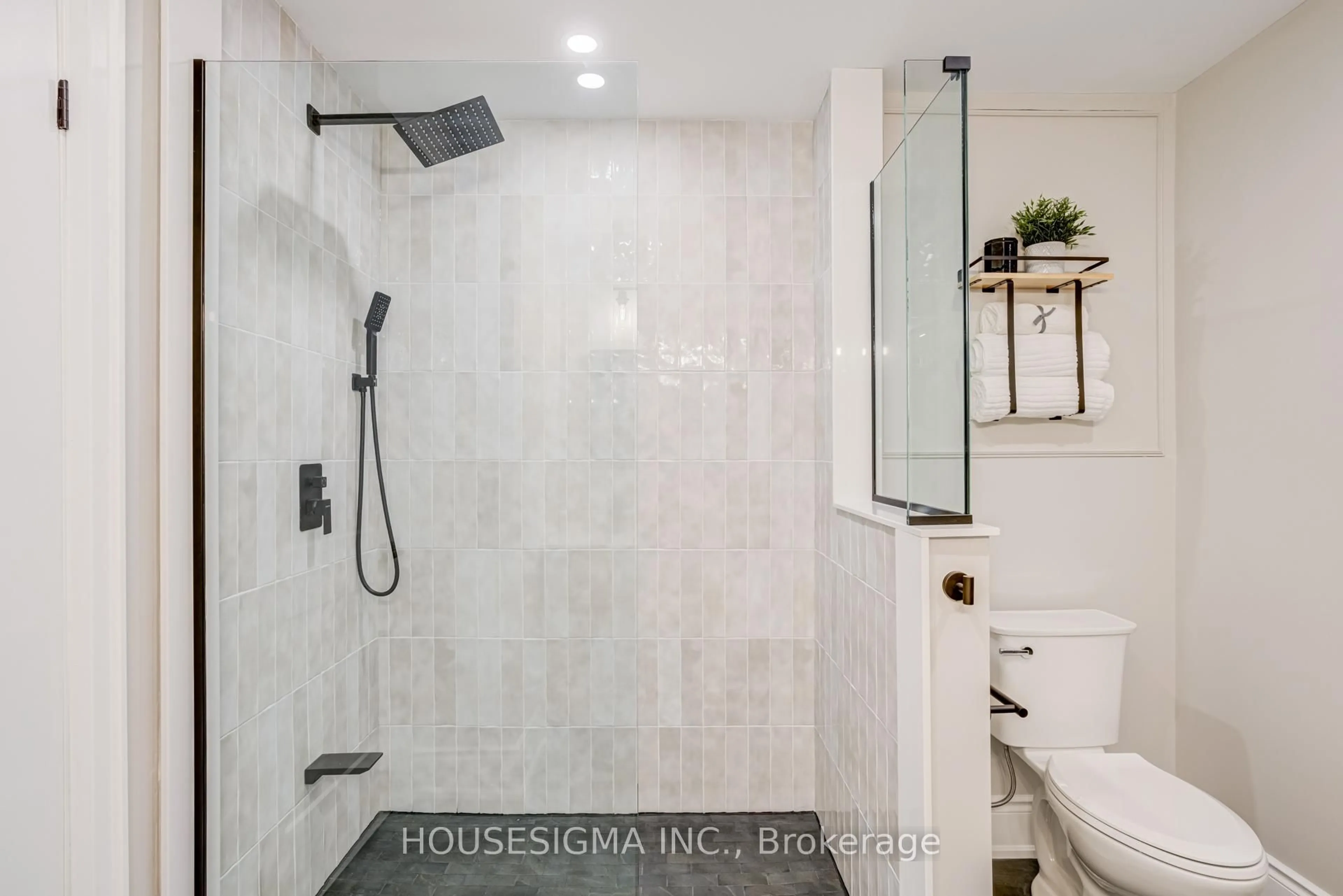 Contemporary bathroom, ceramic/tile floor for 119 Town Line, Orangeville Ontario L9W 1V7