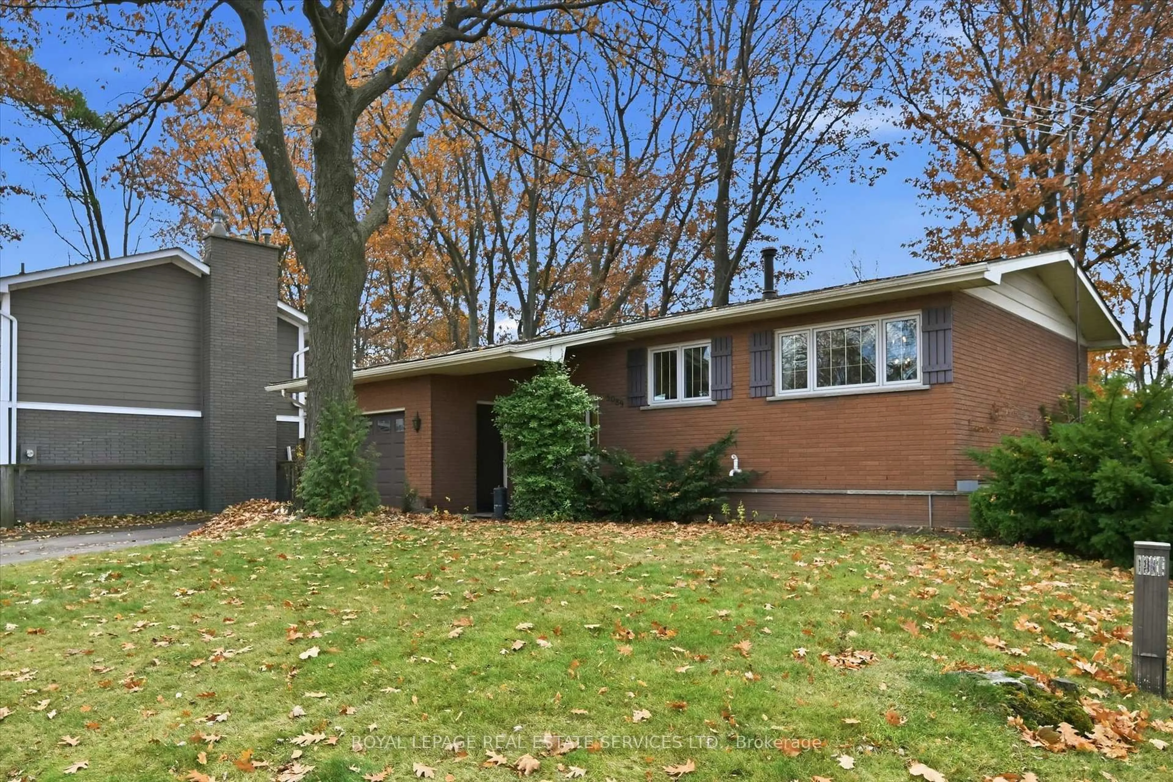 Home with brick exterior material, street for 5089 Meadowhill Rd, Burlington Ontario L7L 3K7