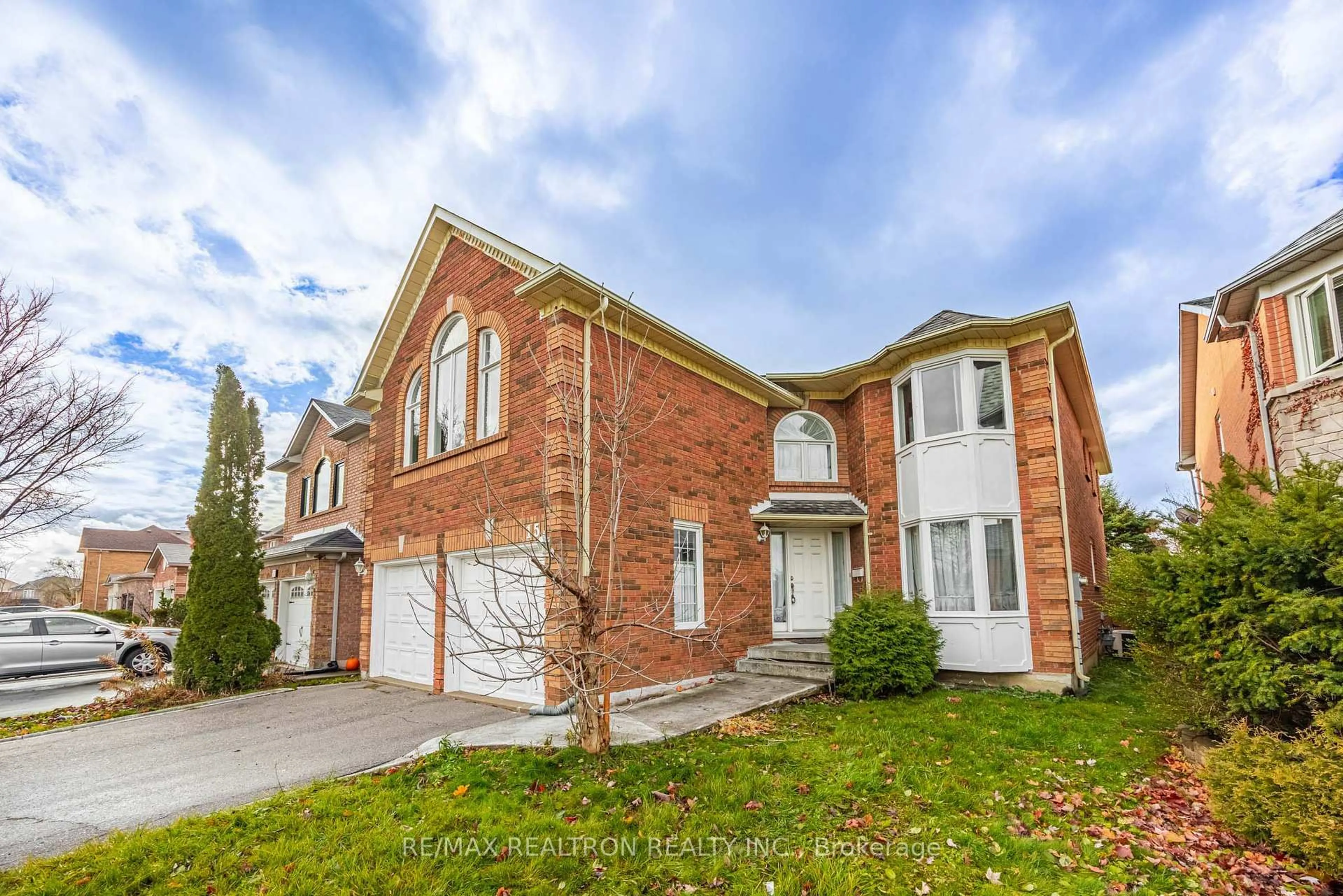 Home with brick exterior material, street for 15 Snow Leopard Crt, Brampton Ontario L6R 1J4
