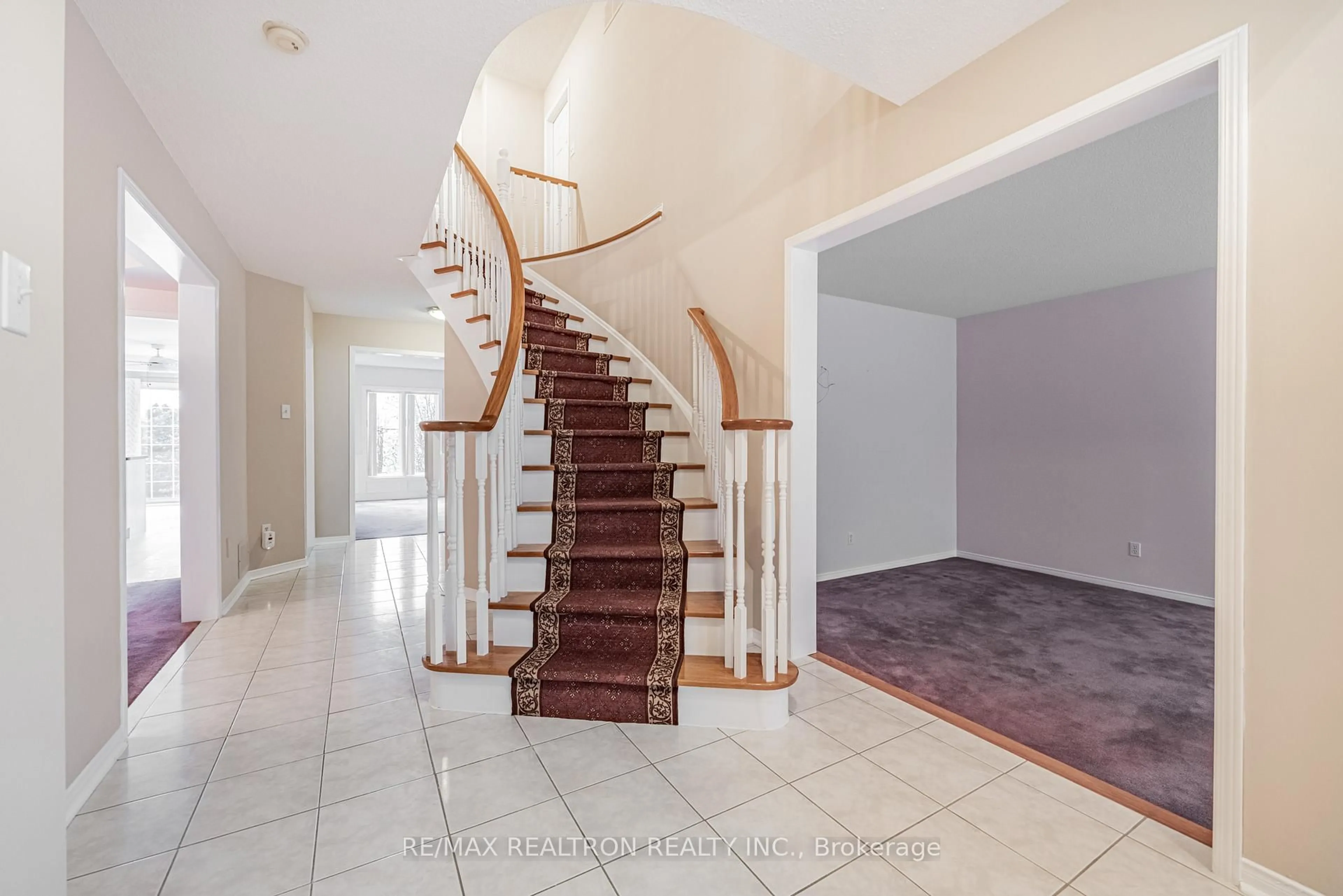 Indoor foyer for 15 Snow Leopard Crt, Brampton Ontario L6R 1J4