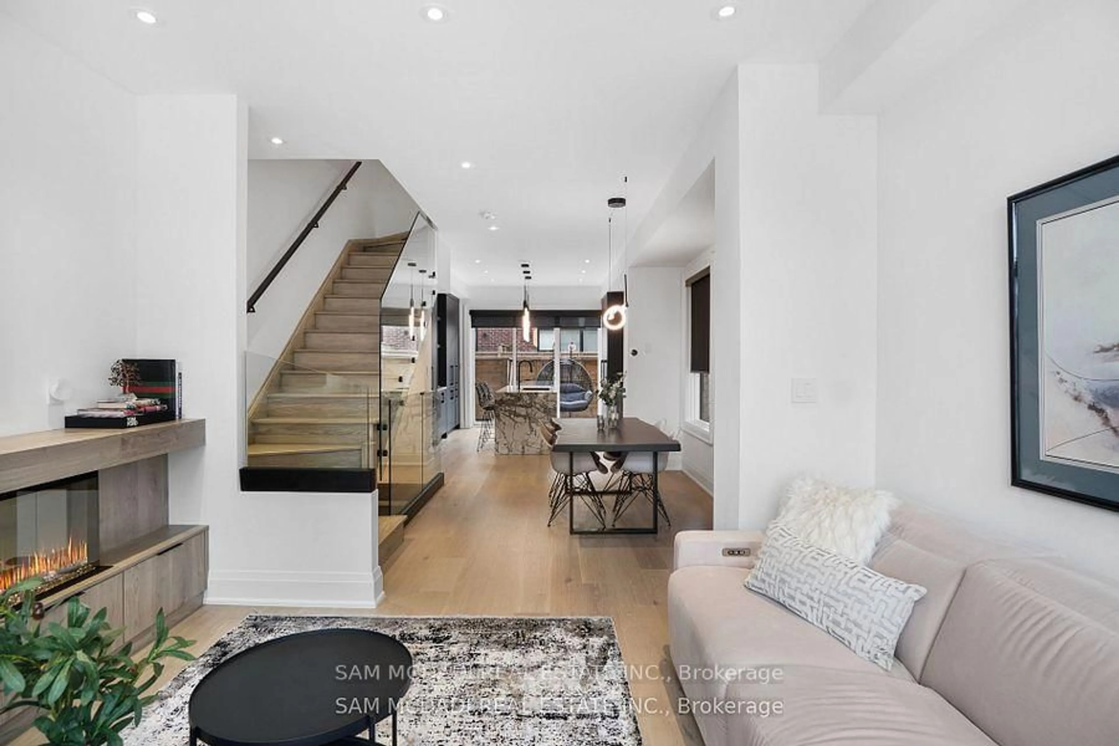 Unknown for 10 Lunar Cres #24, Mississauga Ontario L5M 2P6