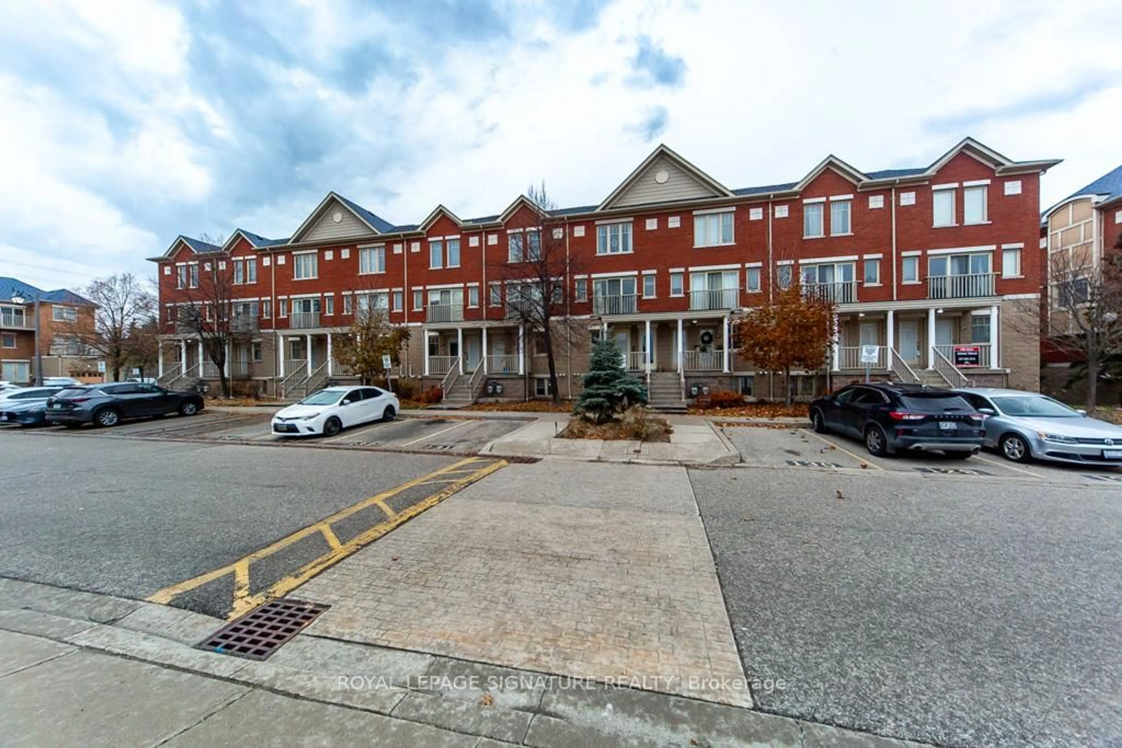 A pic from outside/outdoor area/front of a property/back of a property/a pic from drone, street for 5050 Intrepid Dr #22, Mississauga Ontario L5M 8A5