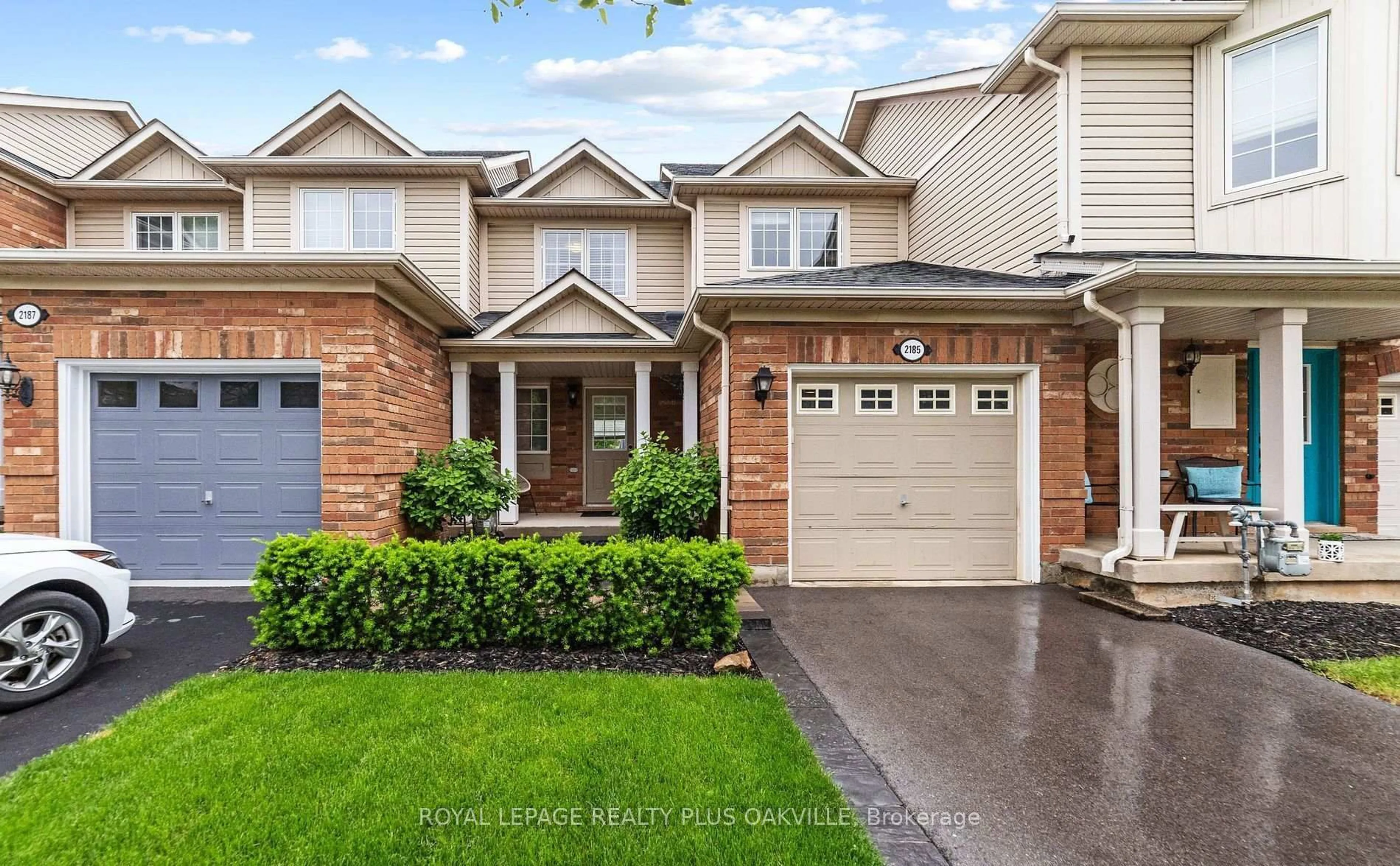 Home with brick exterior material, street for 2185 Baronwood Dr, Oakville Ontario L6M 4S4