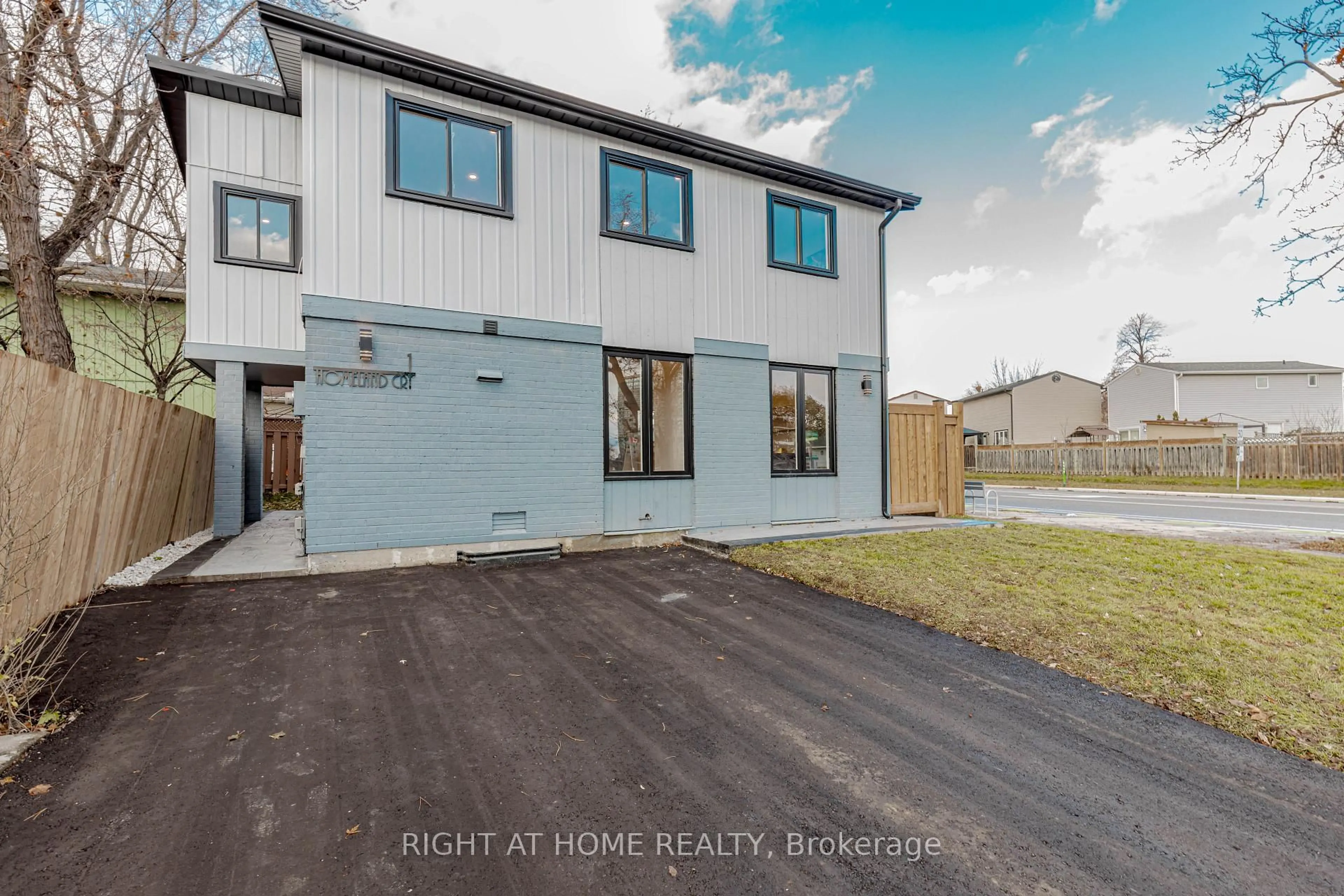 A pic from outside/outdoor area/front of a property/back of a property/a pic from drone, street for 1 Homeland Crt, Brampton Ontario L6S 1R8