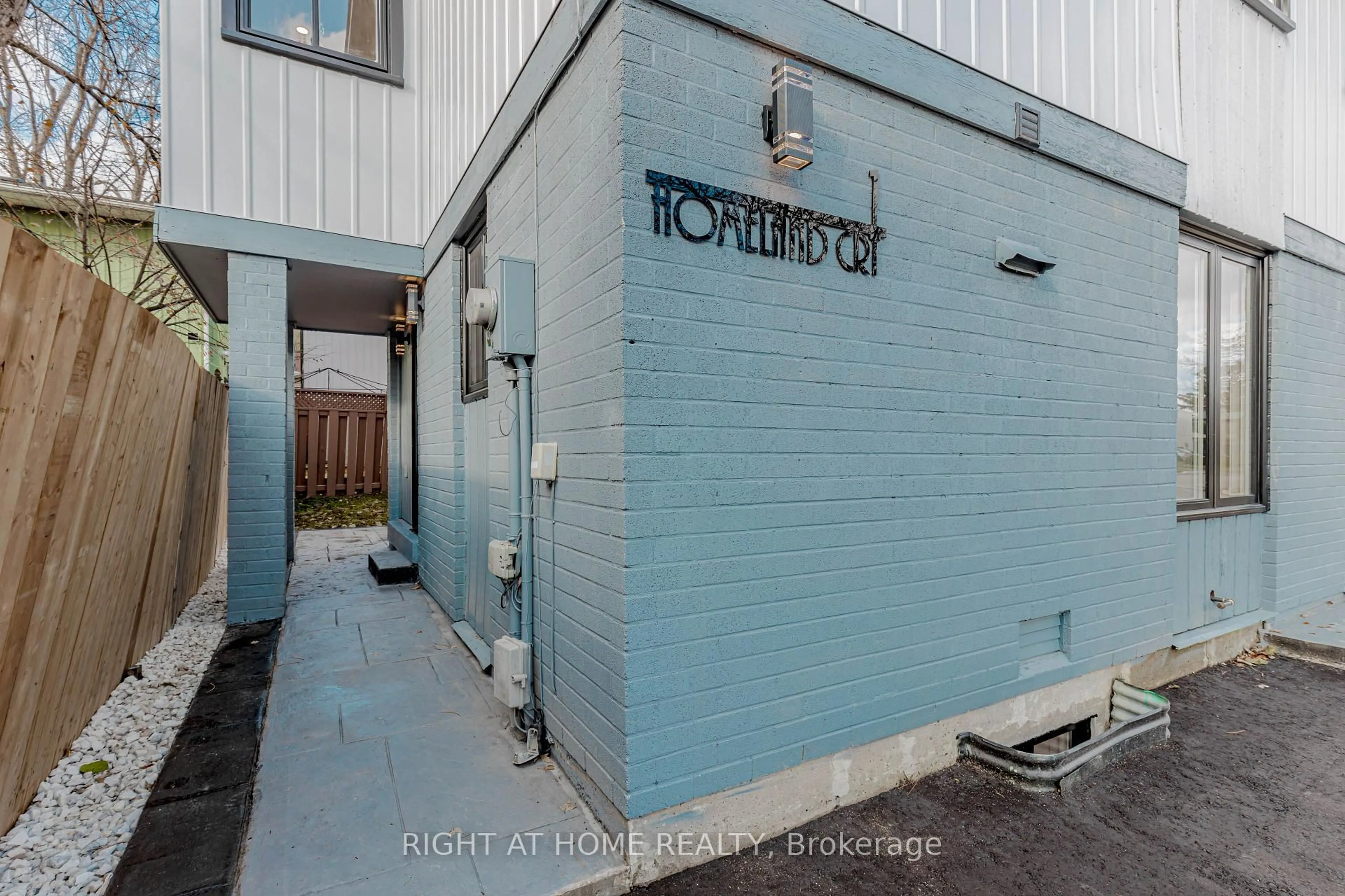 Unknown for 1 Homeland Crt, Brampton Ontario L6S 1R8