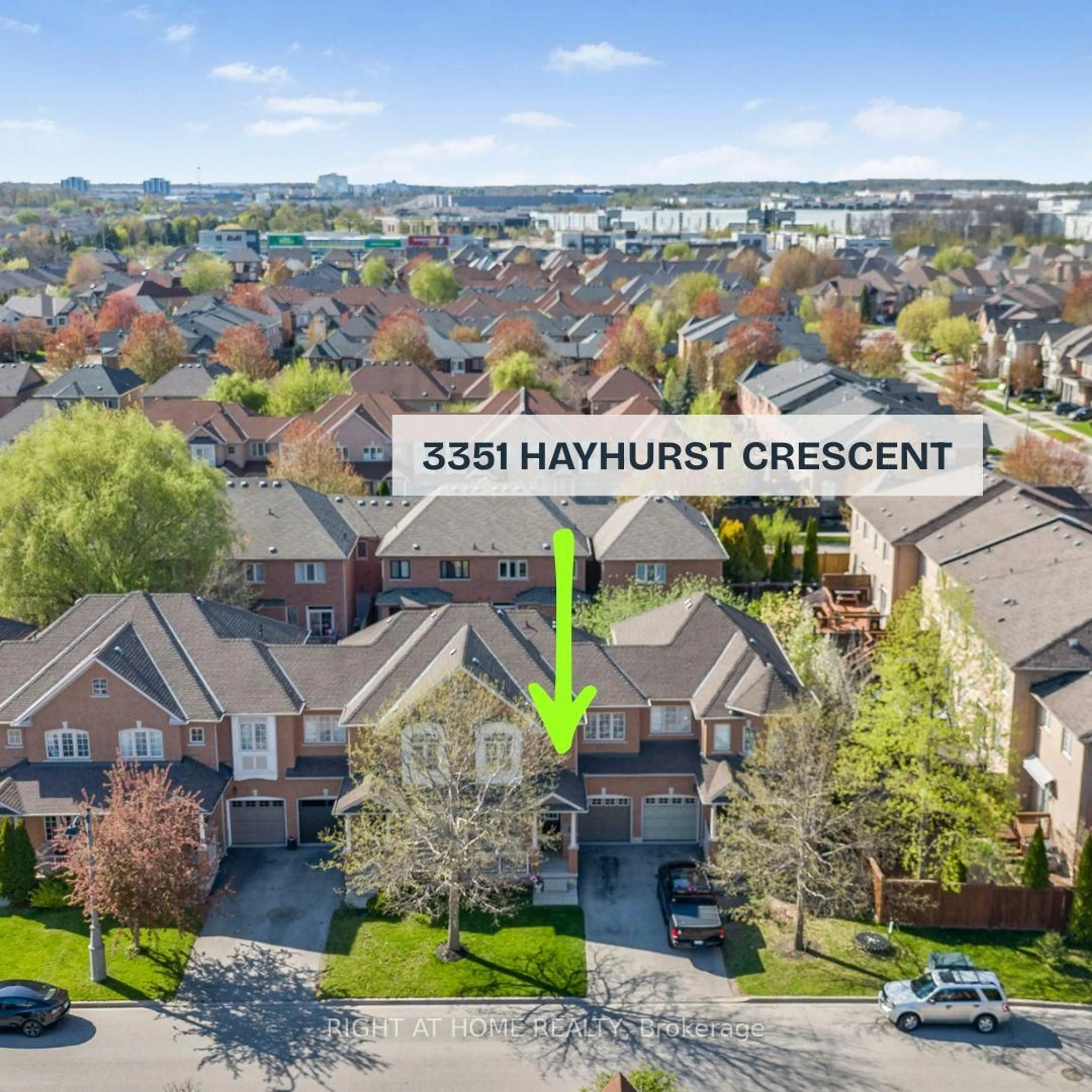 A pic from outside/outdoor area/front of a property/back of a property/a pic from drone, street for 3351 Hayhurst Cres, Oakville Ontario L6L 6T8