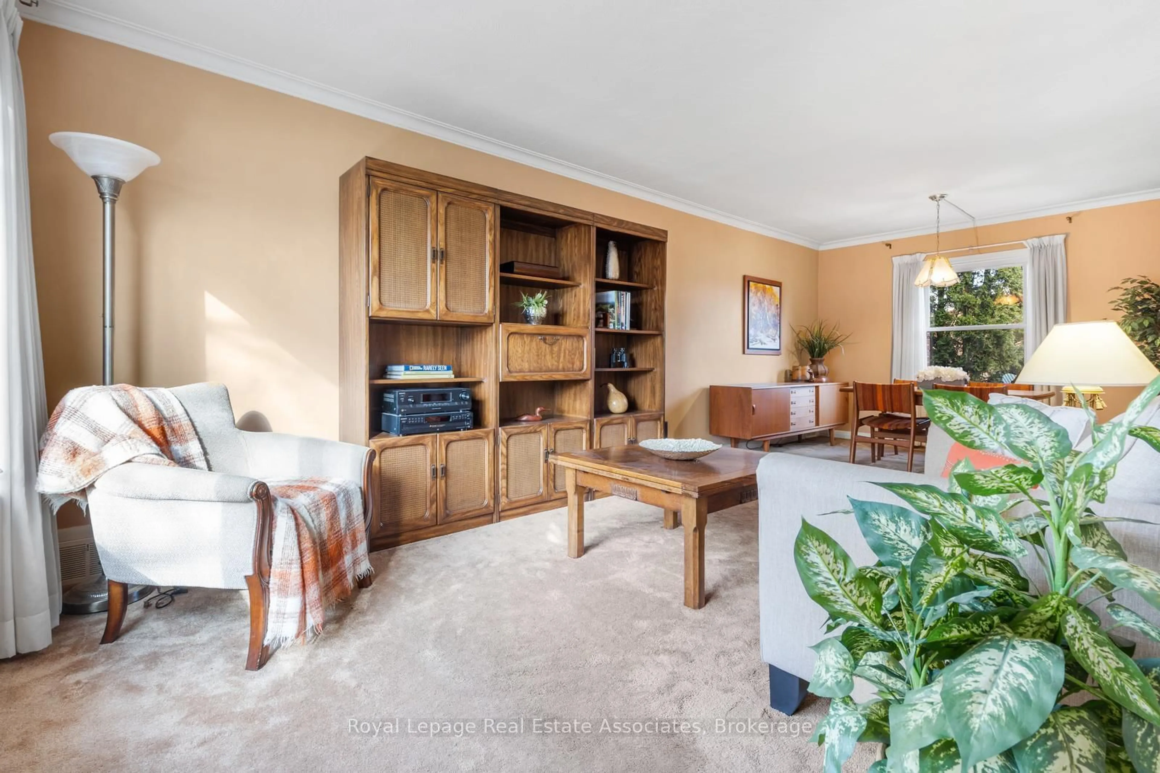 Living room with furniture, unknown for 1587 Muir Rd, Mississauga Ontario L5E 2J3