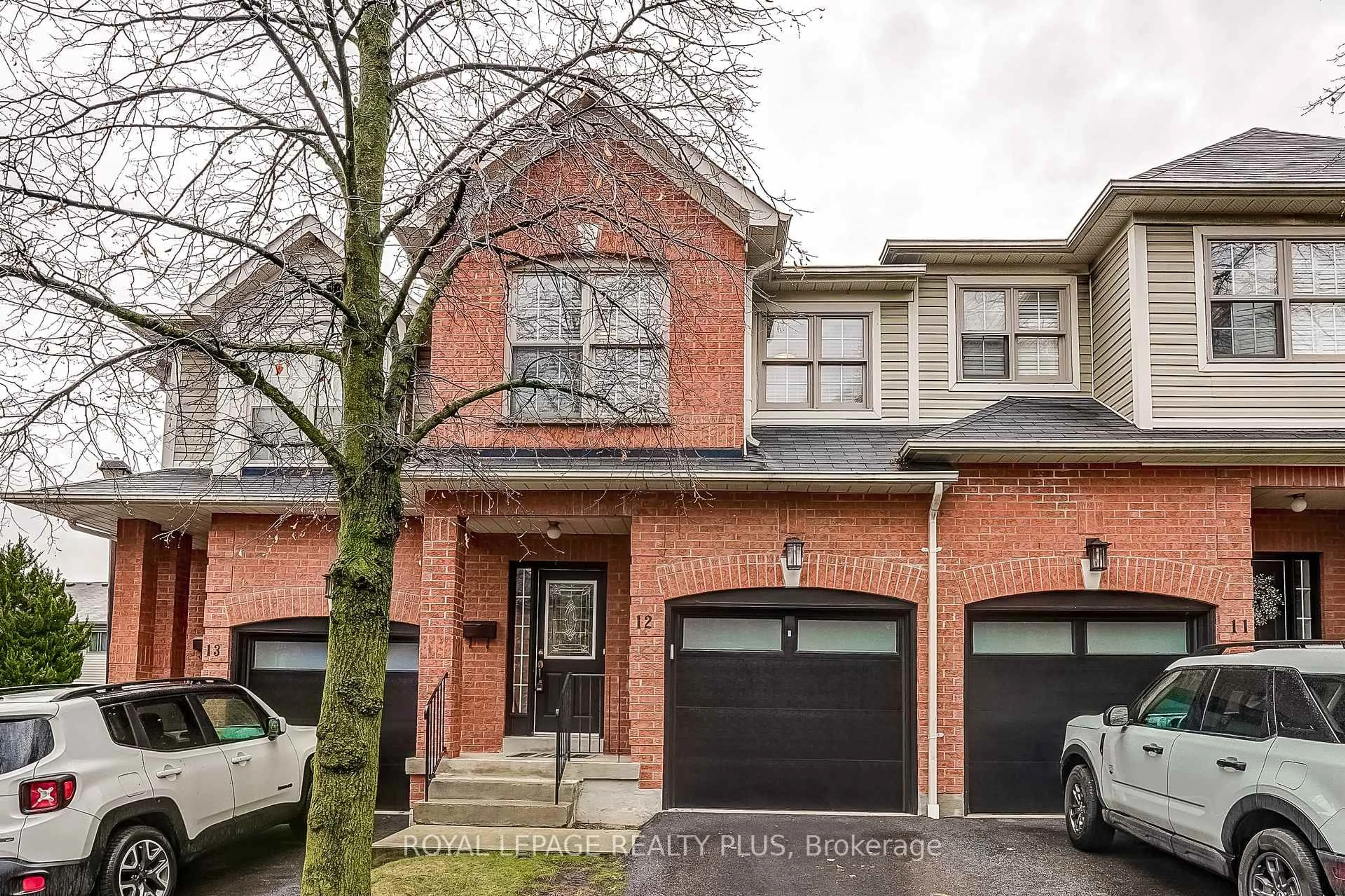 Home with brick exterior material, street for 2385 Fifth Line #12, Mississauga Ontario L5K 1V9