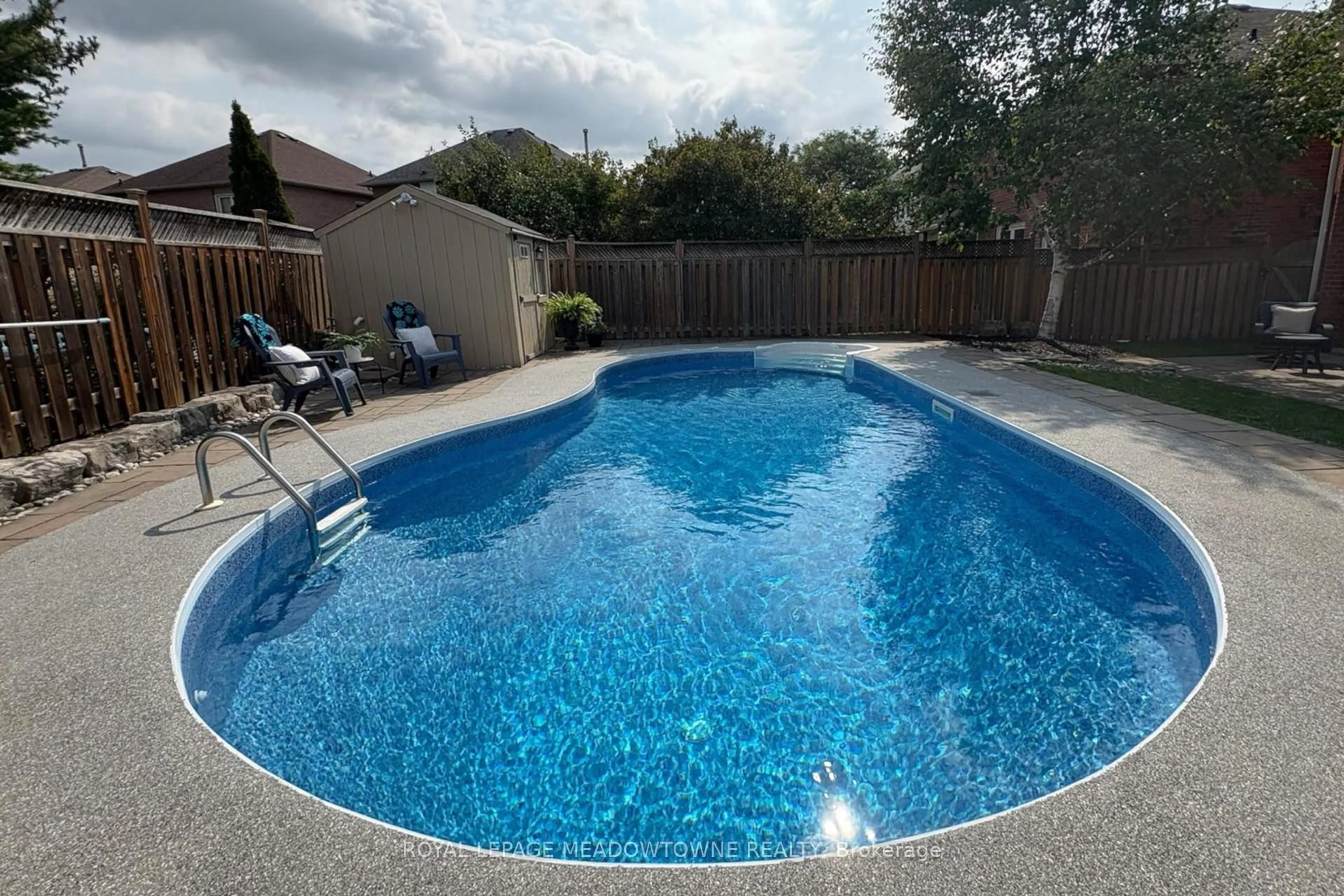 Pool for 33 Harrop Ave, Halton Hills Ontario L7G 5R4