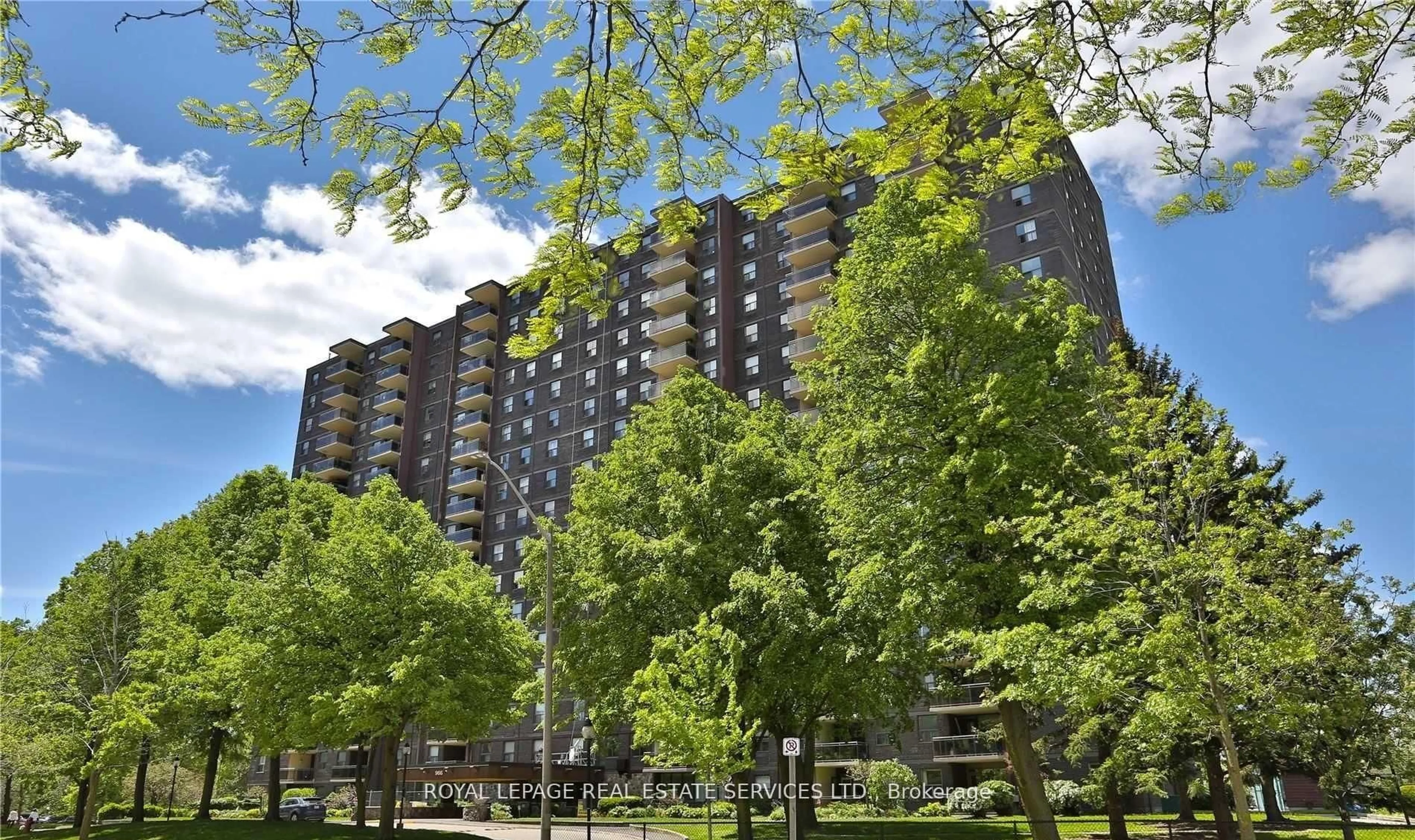 Patio, building for 966 Inverhouse Dr #1005, Mississauga Ontario L5J 4B6