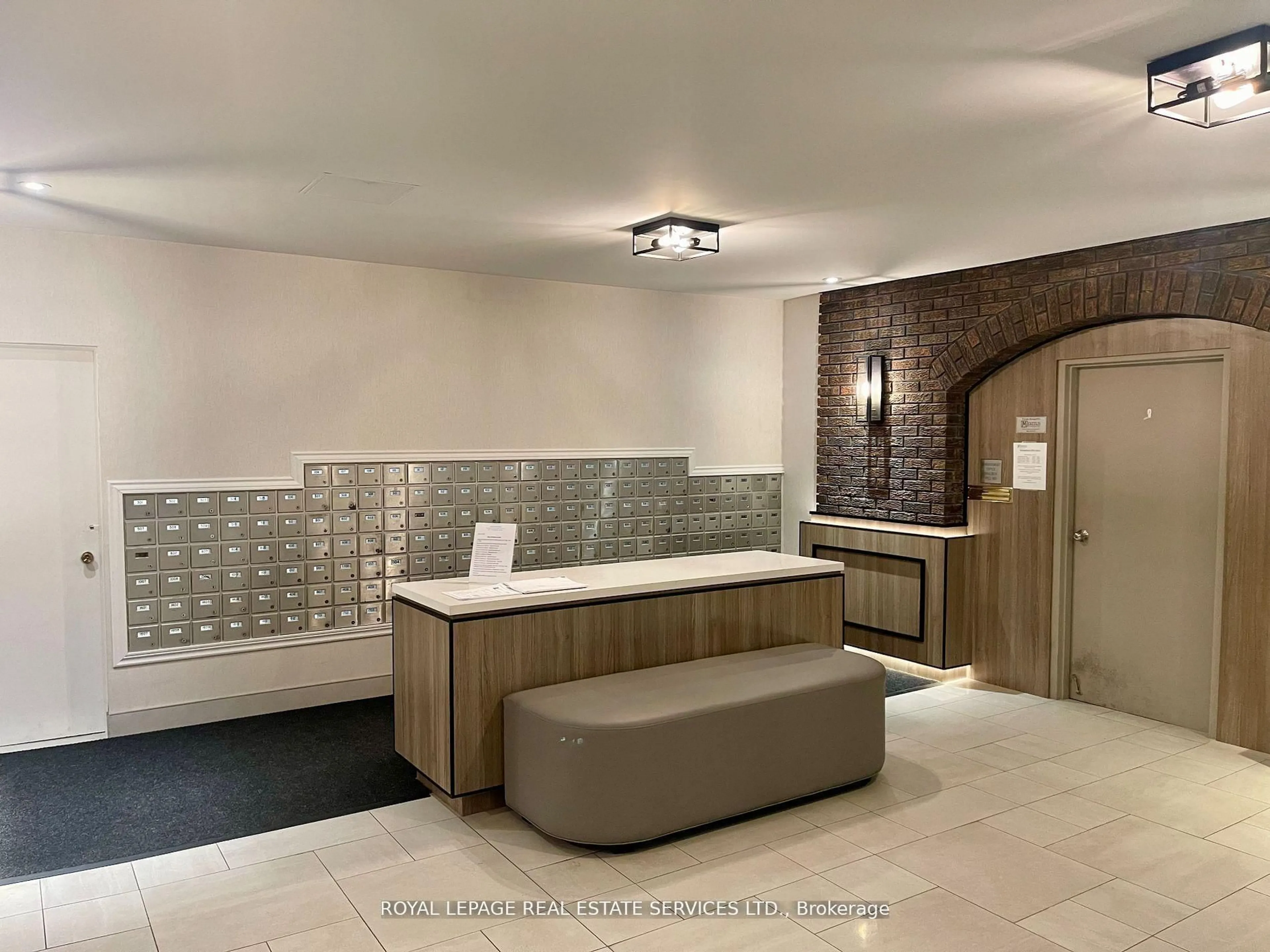 Contemporary bathroom, ceramic/tile floor for 966 Inverhouse Dr #1005, Mississauga Ontario L5J 4B6