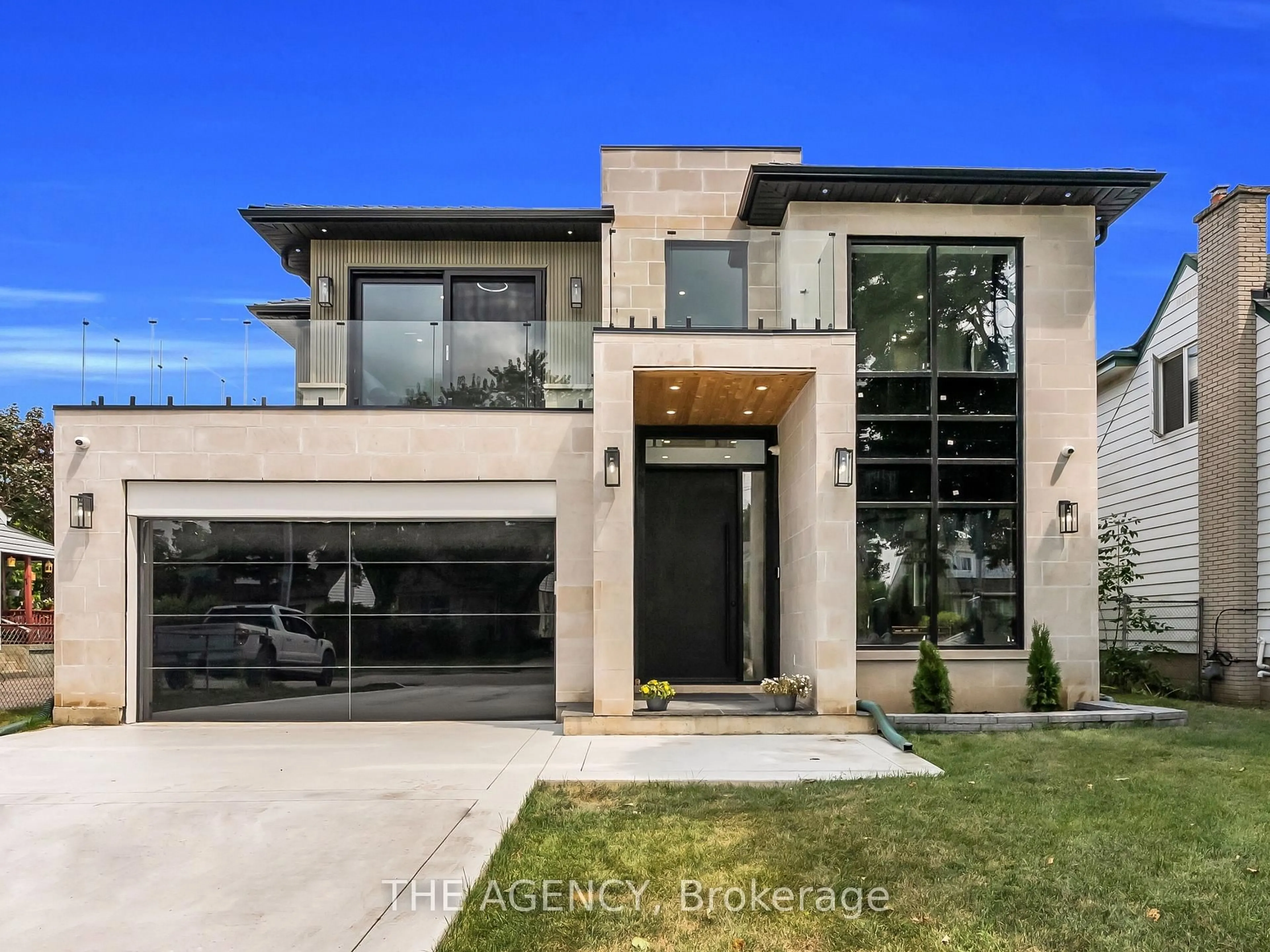 Home with brick exterior material, street for 9 Earl St, Mississauga Ontario L5M 1N6