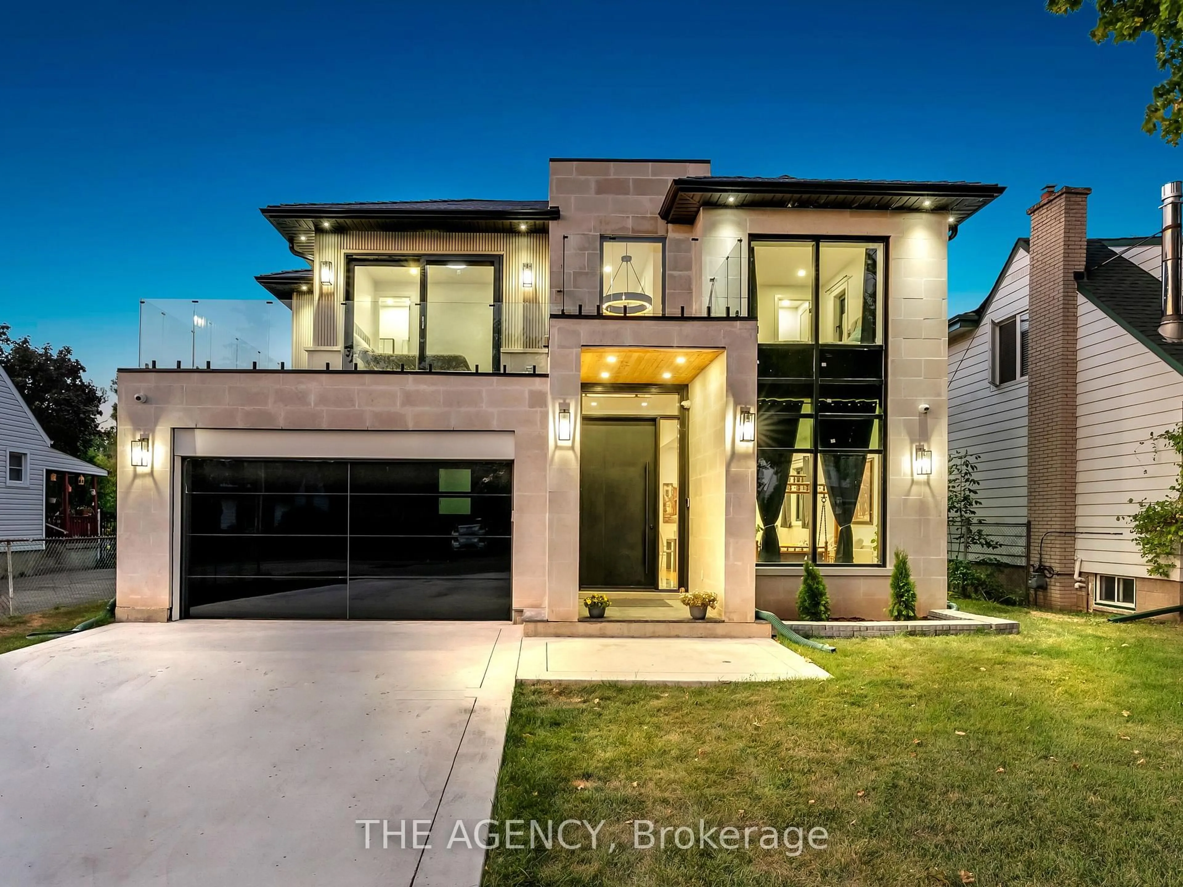 Unknown for 9 Earl St, Mississauga Ontario L5M 1N6