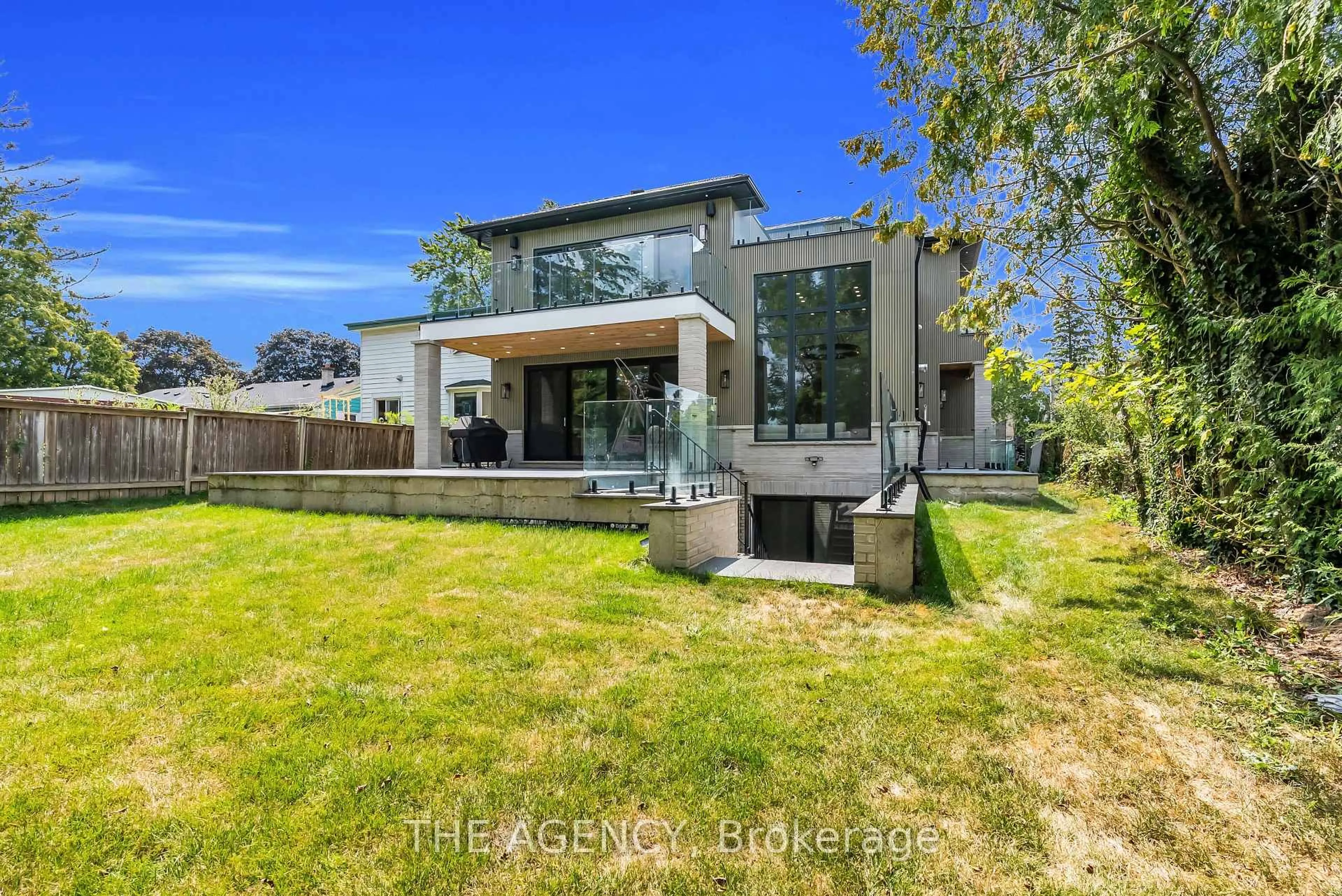 Home with brick exterior material, unknown for 9 Earl St, Mississauga Ontario L5M 1N6