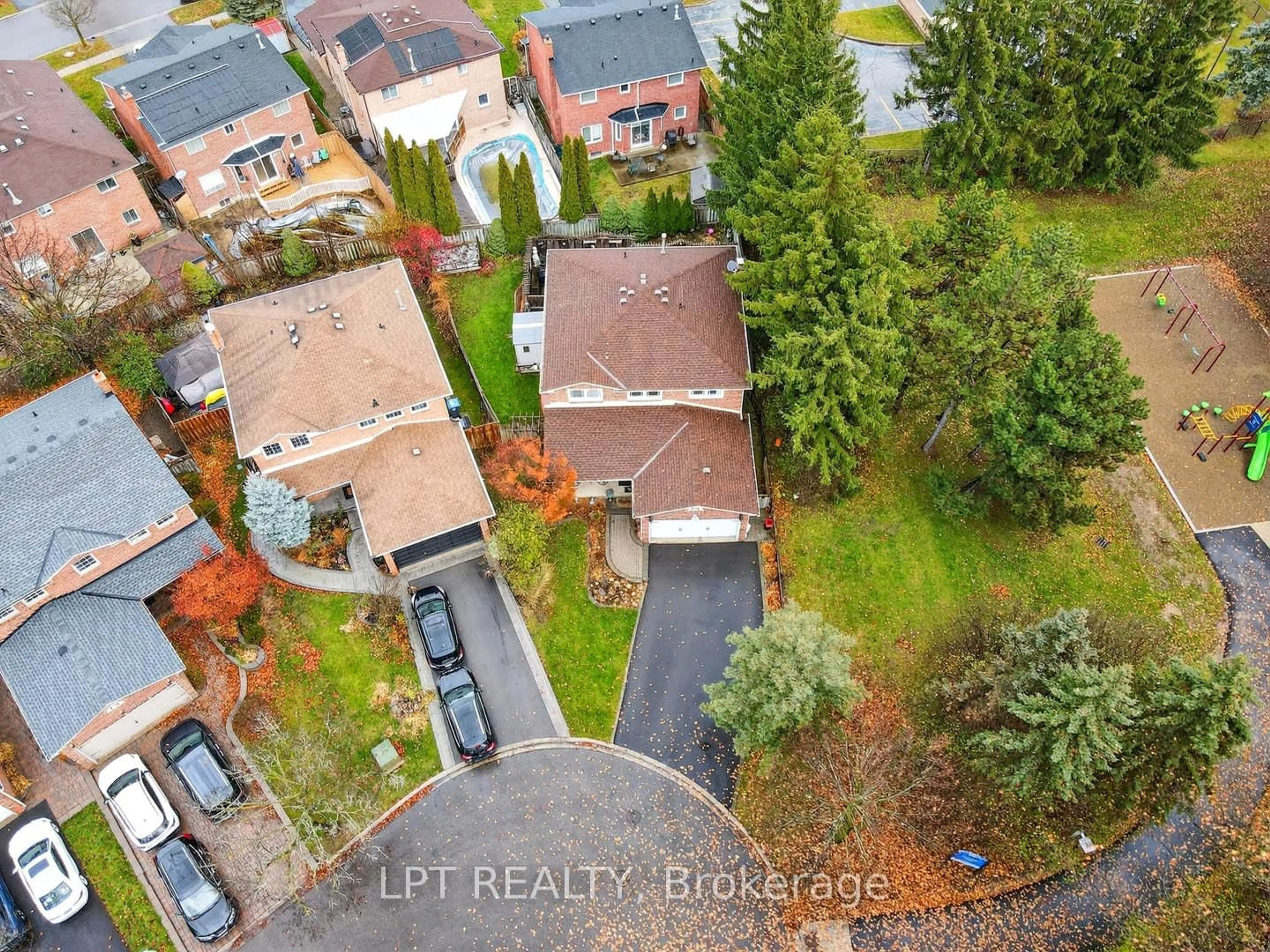 A pic from outside/outdoor area/front of a property/back of a property/a pic from drone, street for 20 Burnley Pl, Brampton Ontario L6Z 2T9