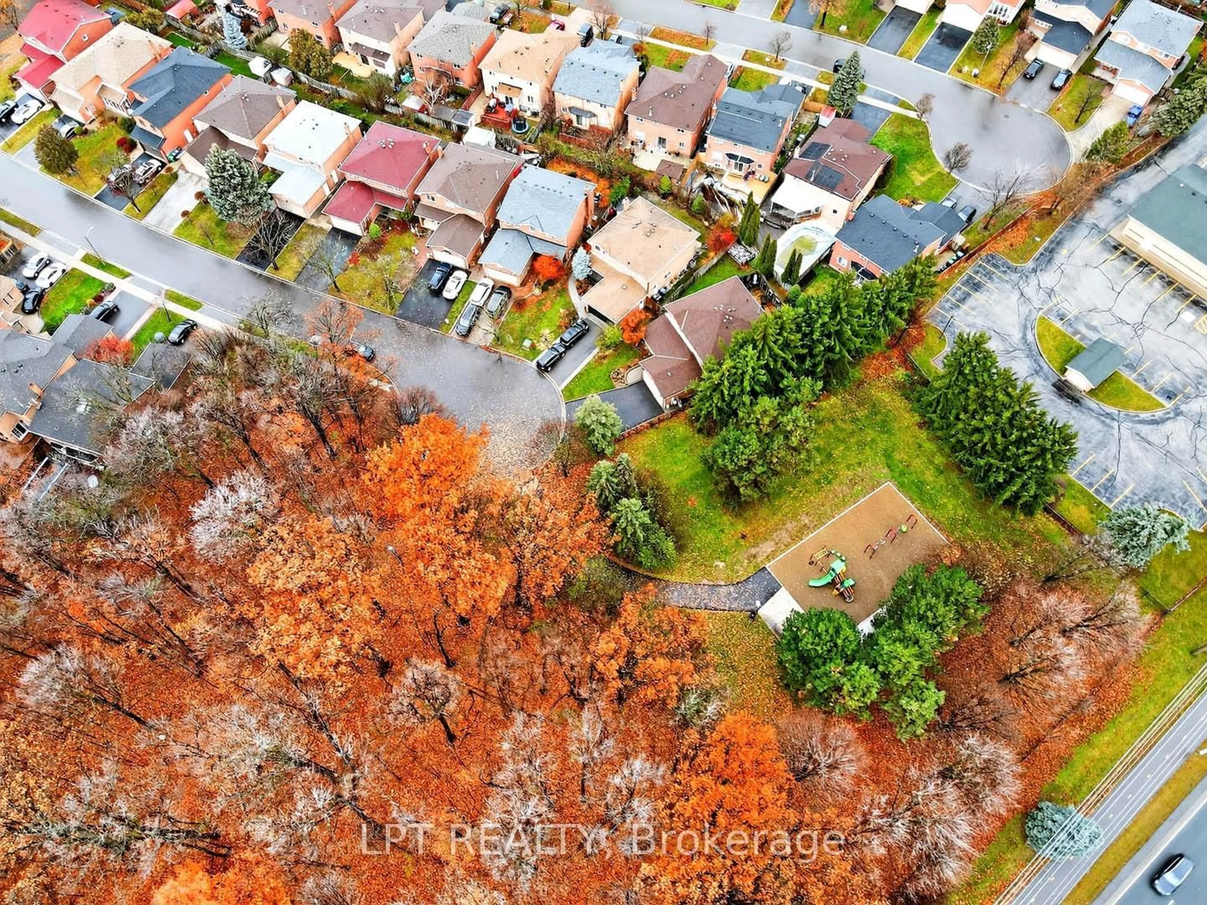 A pic from outside/outdoor area/front of a property/back of a property/a pic from drone, street for 20 Burnley Pl, Brampton Ontario L6Z 2T9