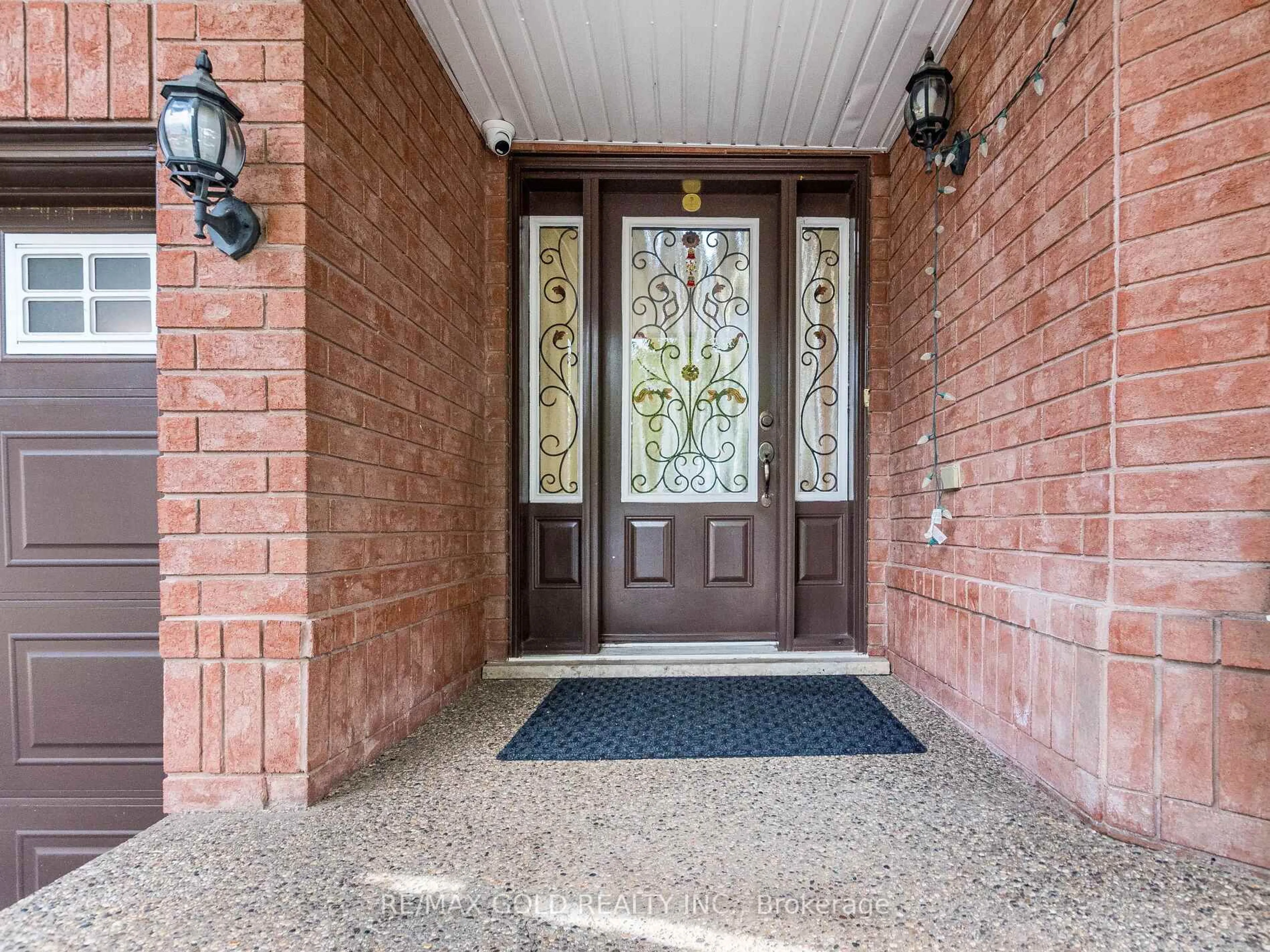 Indoor entryway for 47 Linstock Dr, Brampton Ontario L6P 1C9