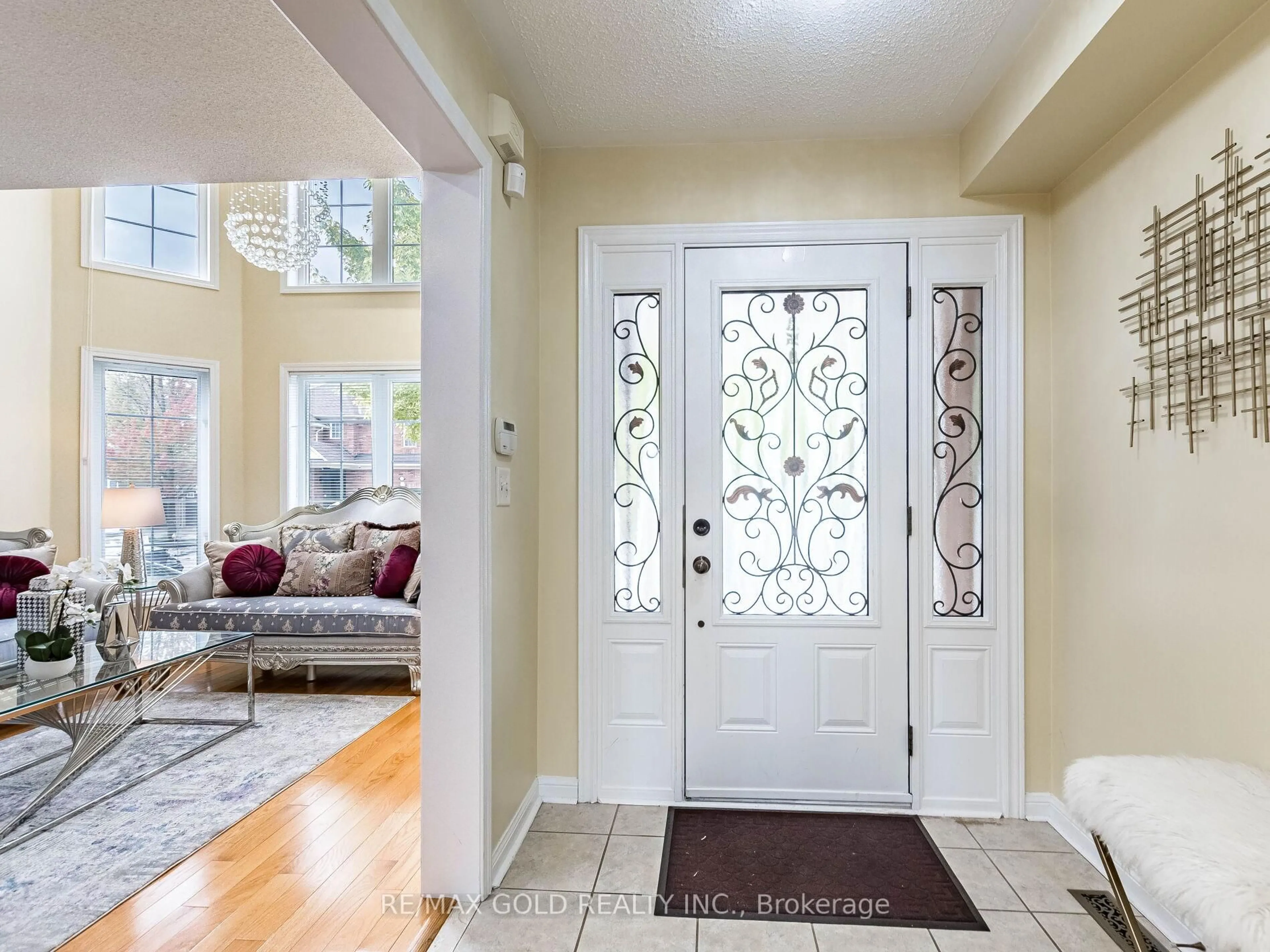 Indoor entryway for 47 Linstock Dr, Brampton Ontario L6P 1C9