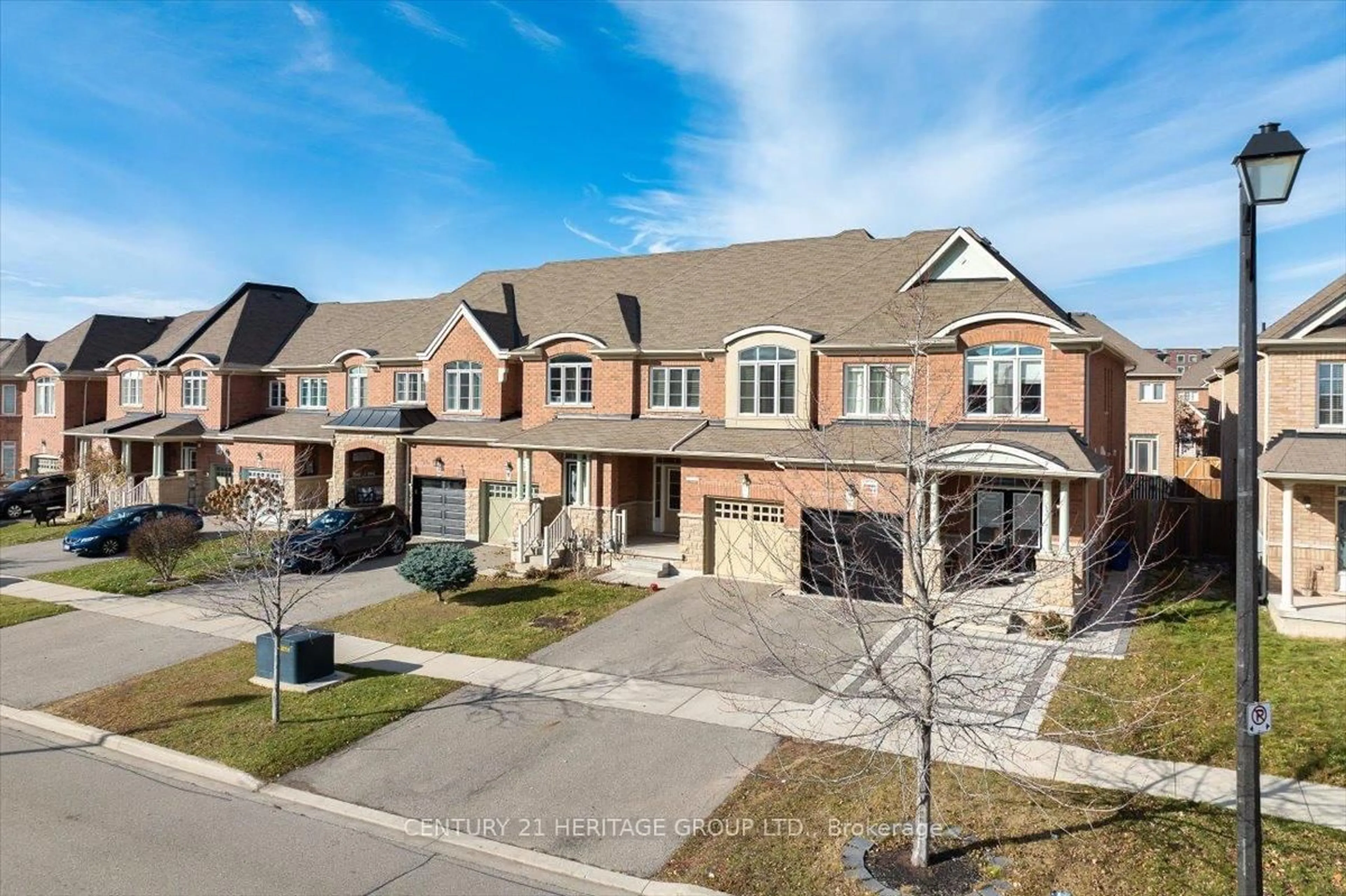 A pic from outside/outdoor area/front of a property/back of a property/a pic from drone, street for 13 McLaughlin Ave, Milton Ontario L9T 8K2