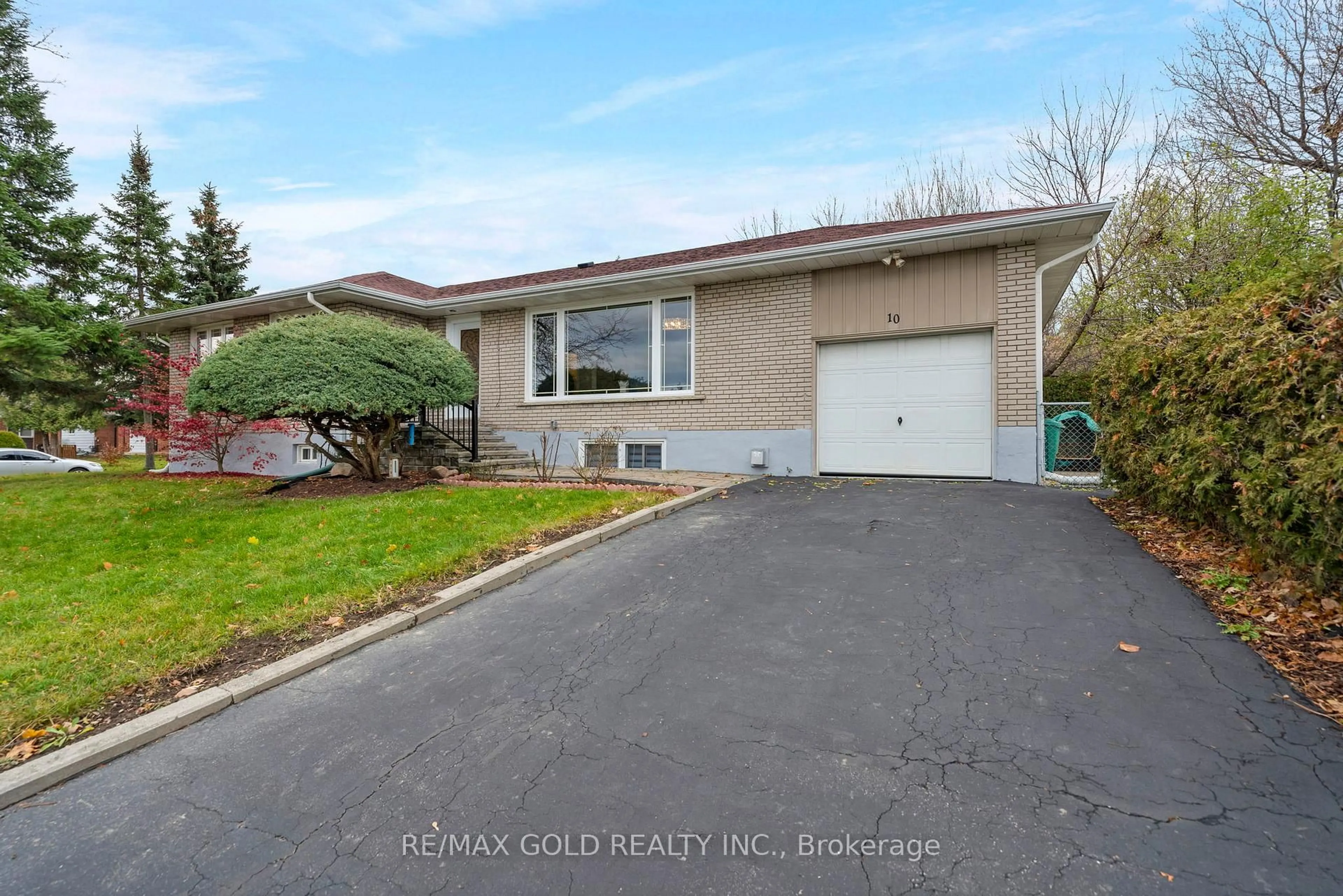 Unknown for 10 Eringate Rd, Brampton Ontario L6T 3H5