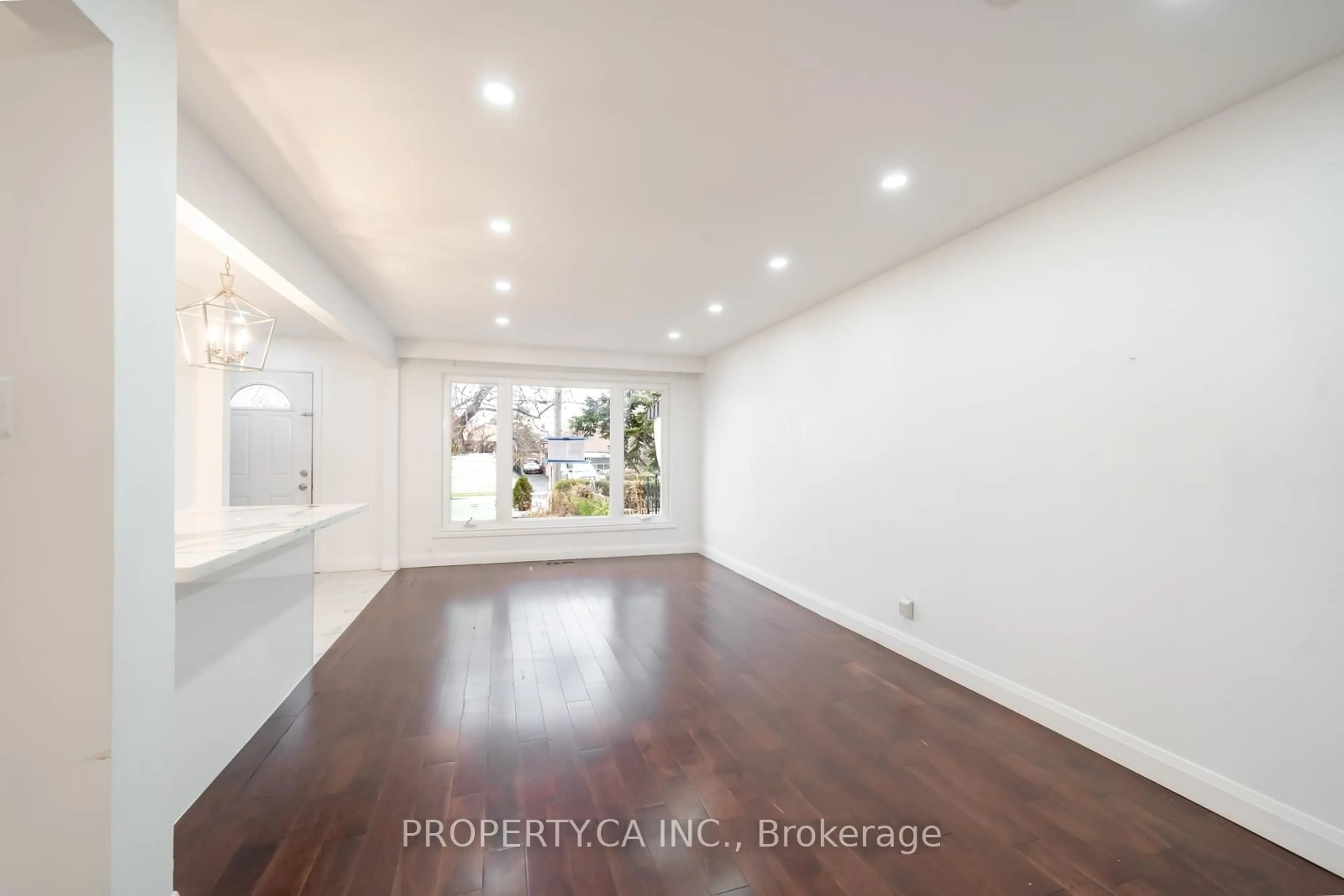 Indoor entryway for 76 Ruthmar Cres, Toronto Ontario M3N 2C5