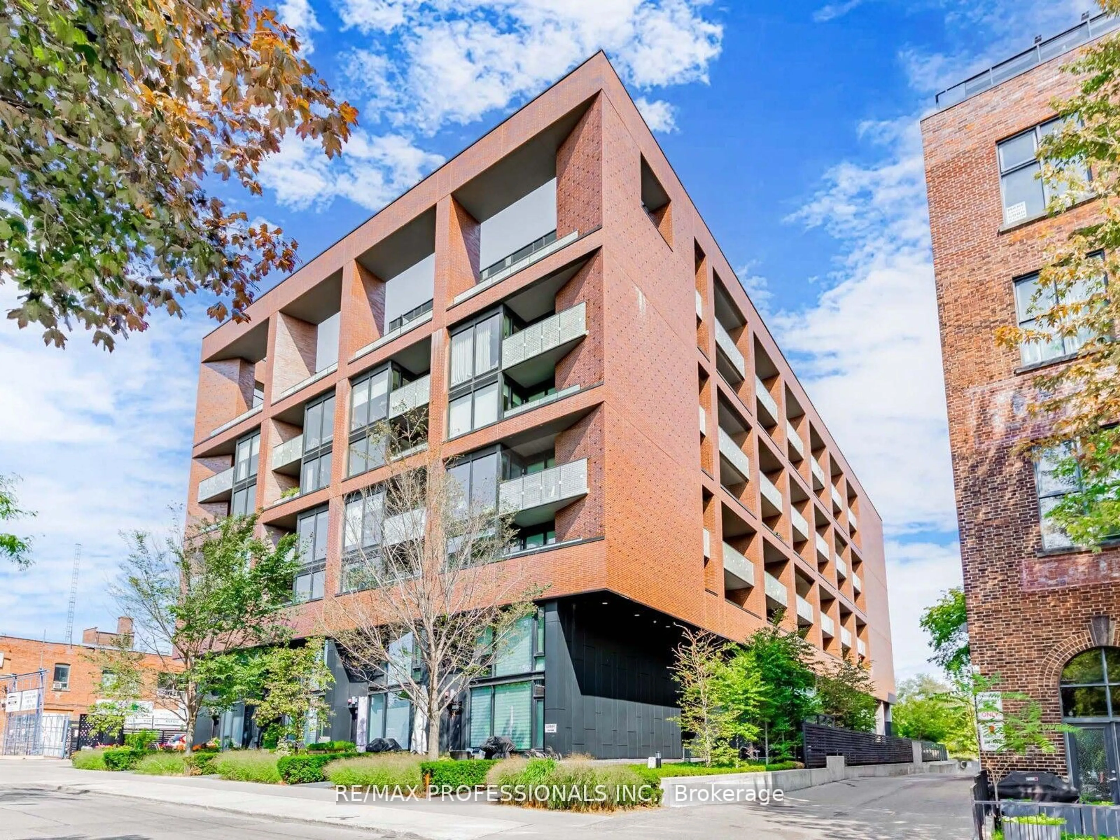 Home with brick exterior material, building for 383 Sorauren Ave #401, Toronto Ontario M6R 0A4