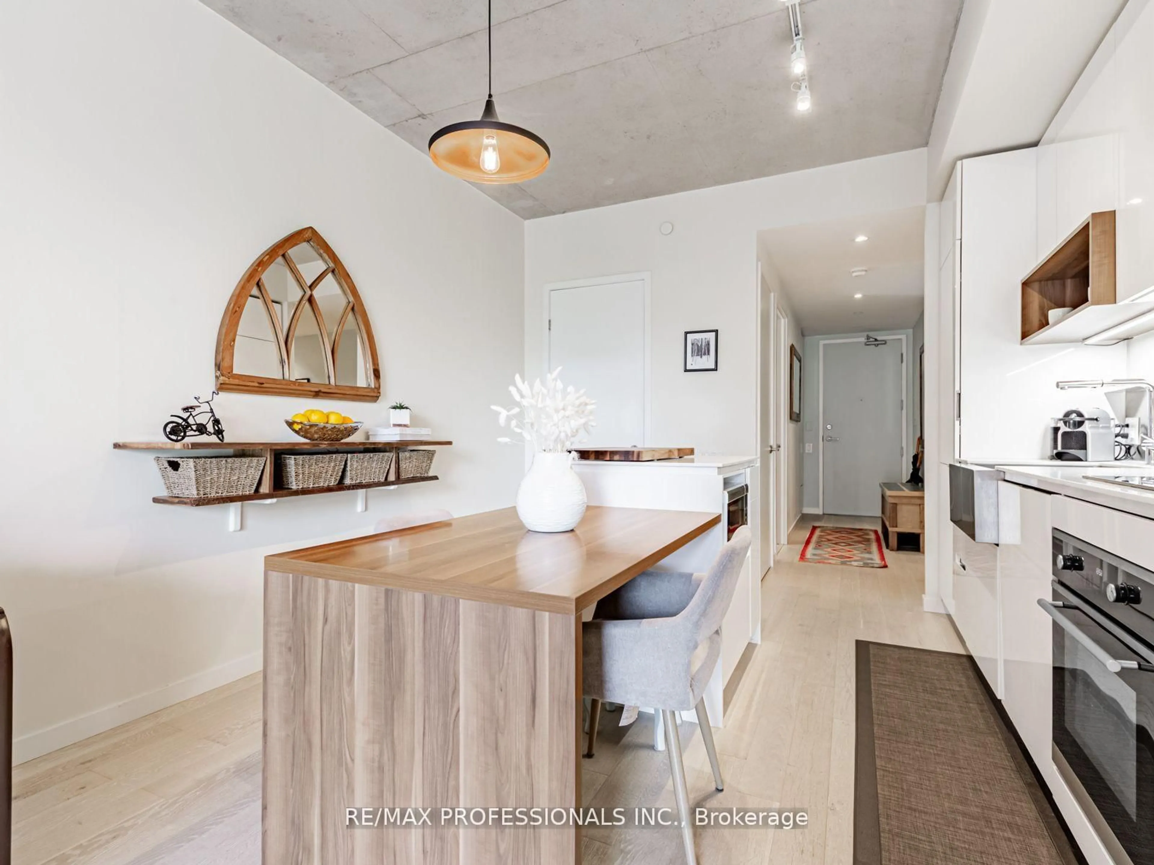 Unknown for 383 Sorauren Ave #401, Toronto Ontario M6R 0A4