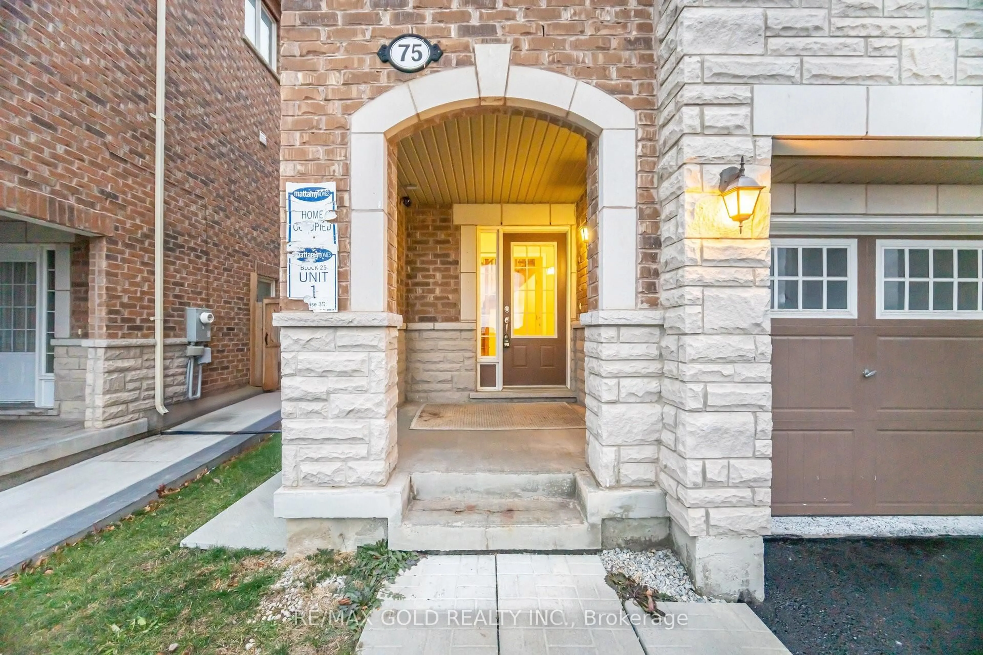 Indoor entryway for 75 Baycliffe Cres, Brampton Ontario L7A 3Z1