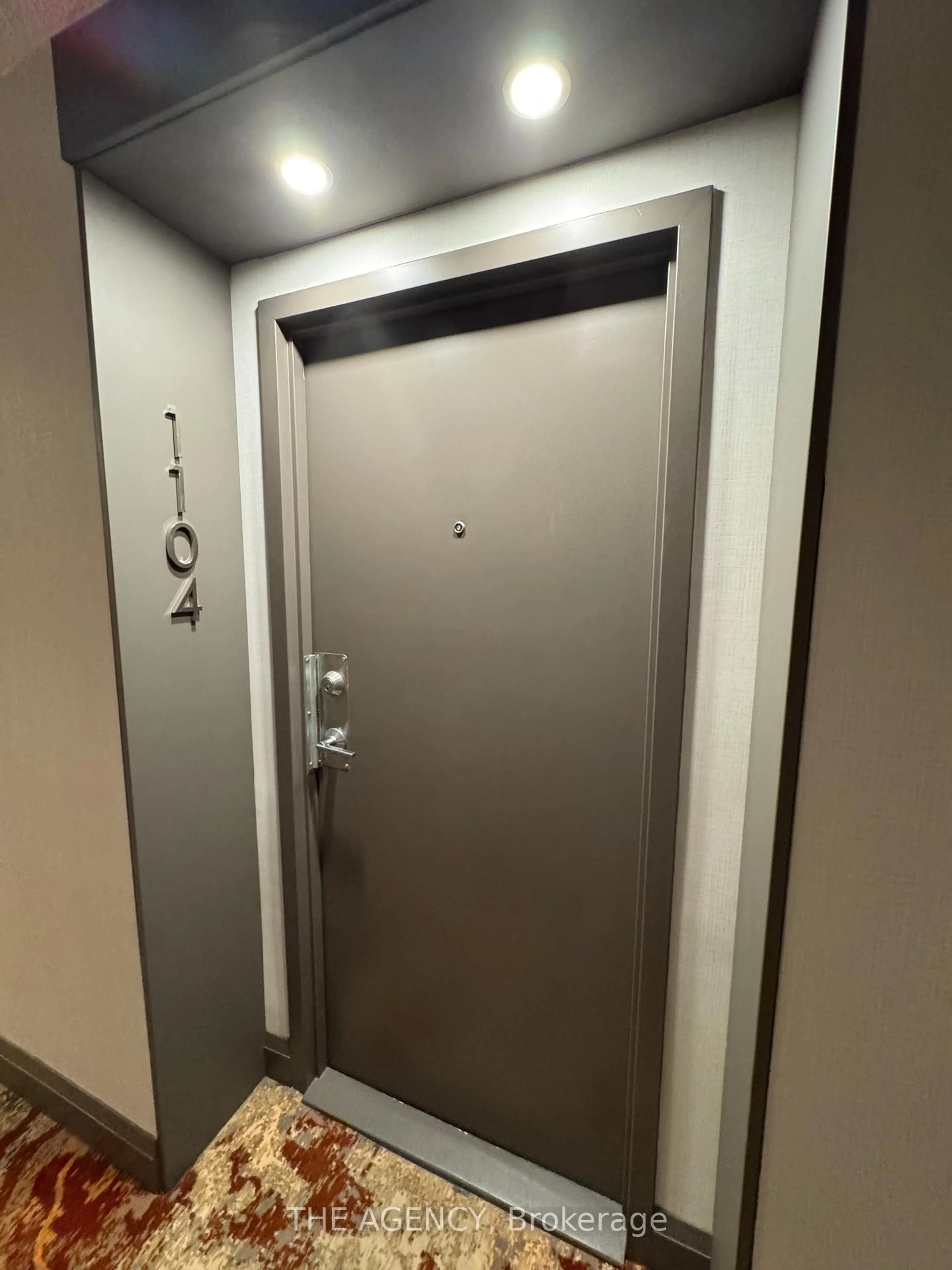 Indoor foyer for 1155 Bough Beeches Blvd #1104, Mississauga Ontario L4W 4N2