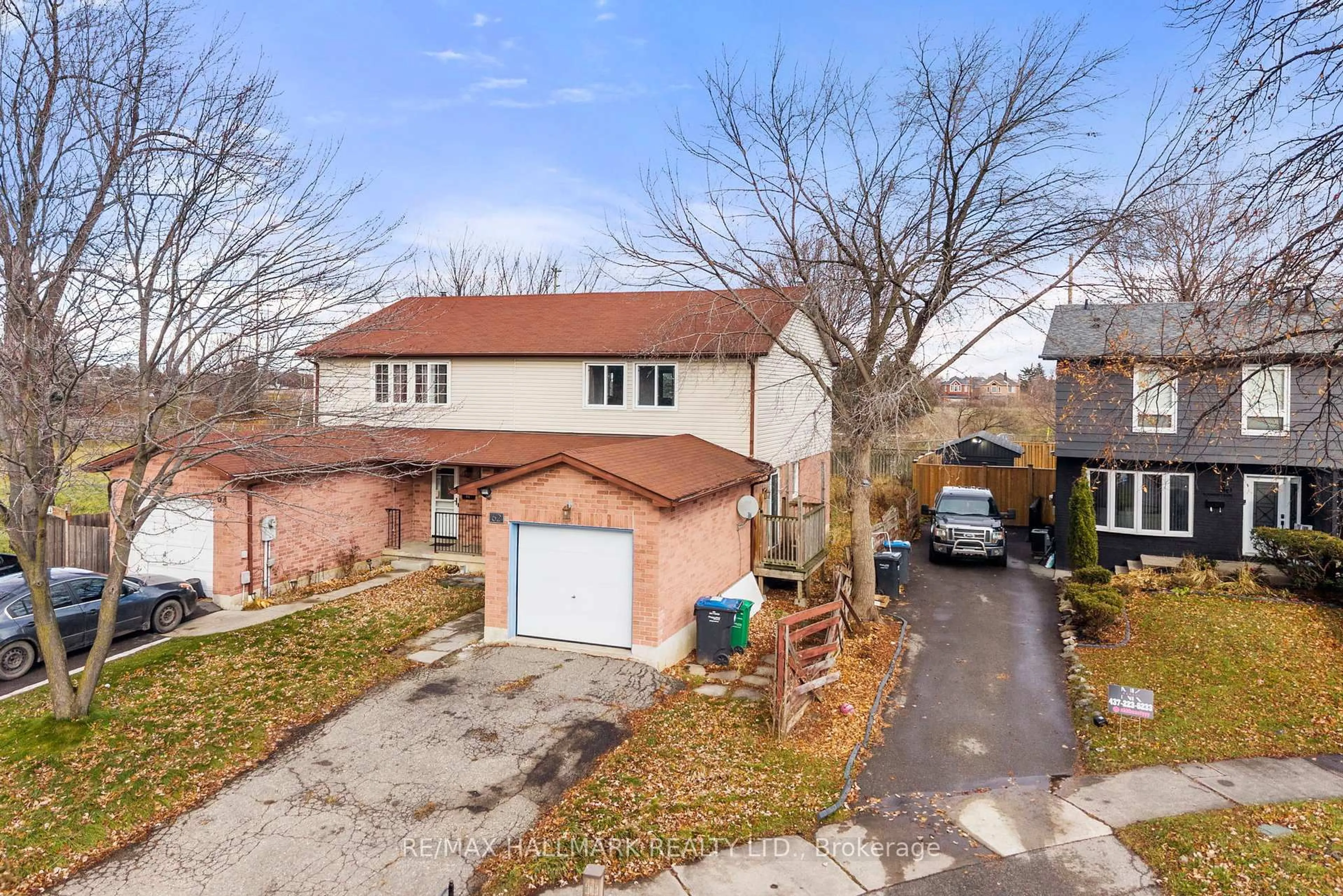 A pic from outside/outdoor area/front of a property/back of a property/a pic from drone, street for 62 Bramhall Circ, Brampton Ontario L6V 2G4