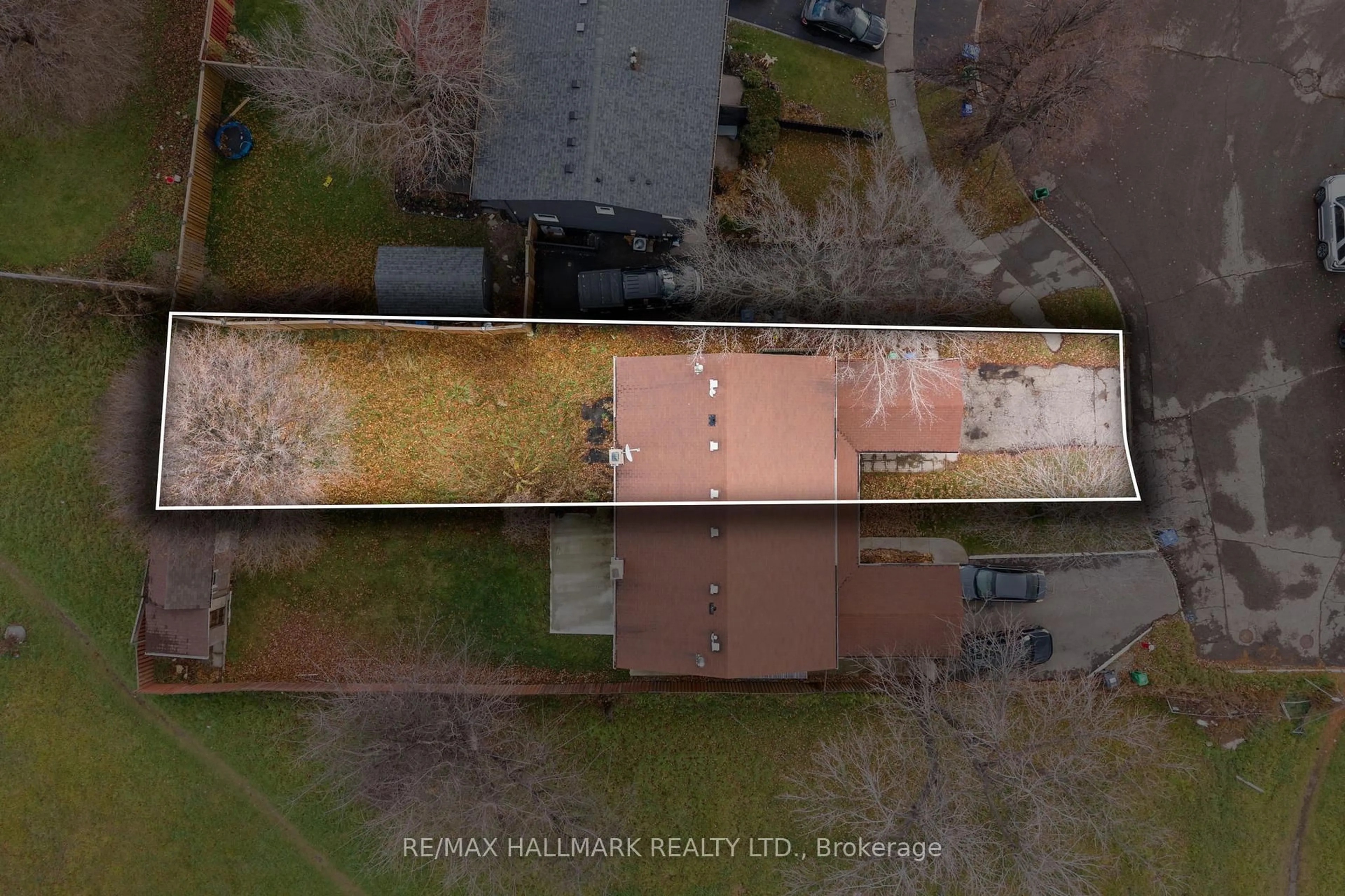 A pic from outside/outdoor area/front of a property/back of a property/a pic from drone, street for 62 Bramhall Circ, Brampton Ontario L6V 2G4