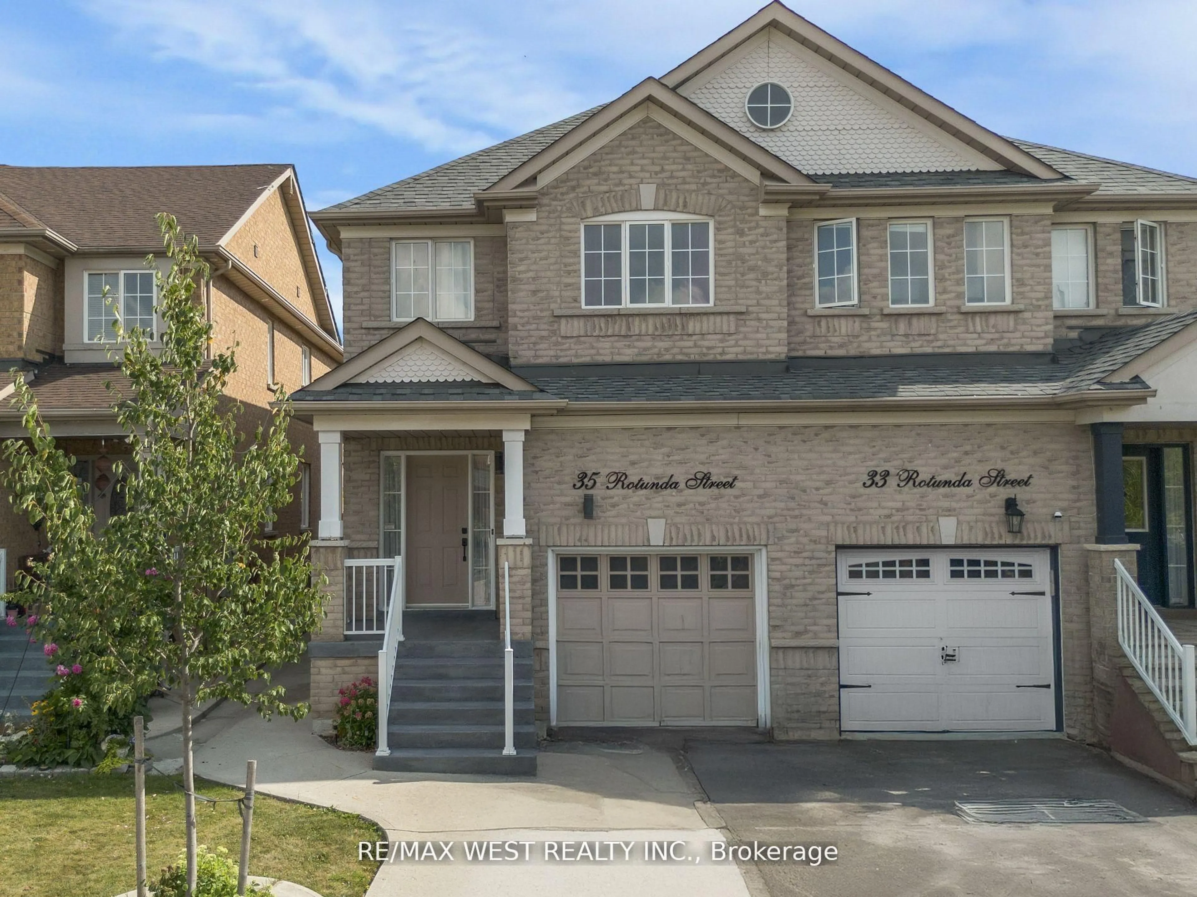 Home with brick exterior material, street for 35 Rotunda St, Brampton Ontario L6X 5E5