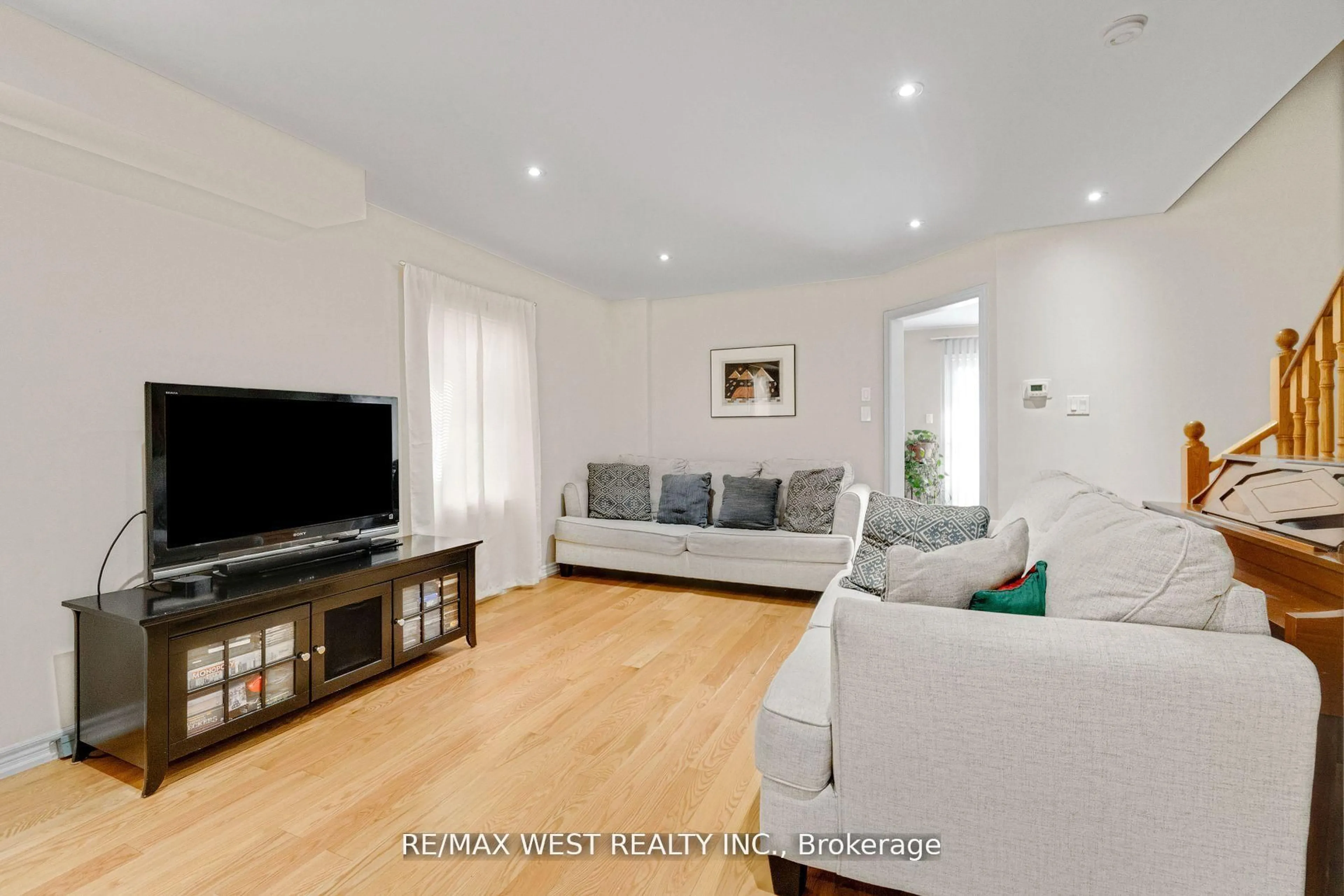 Living room with furniture, wood/laminate floor for 35 Rotunda St, Brampton Ontario L6X 5E5