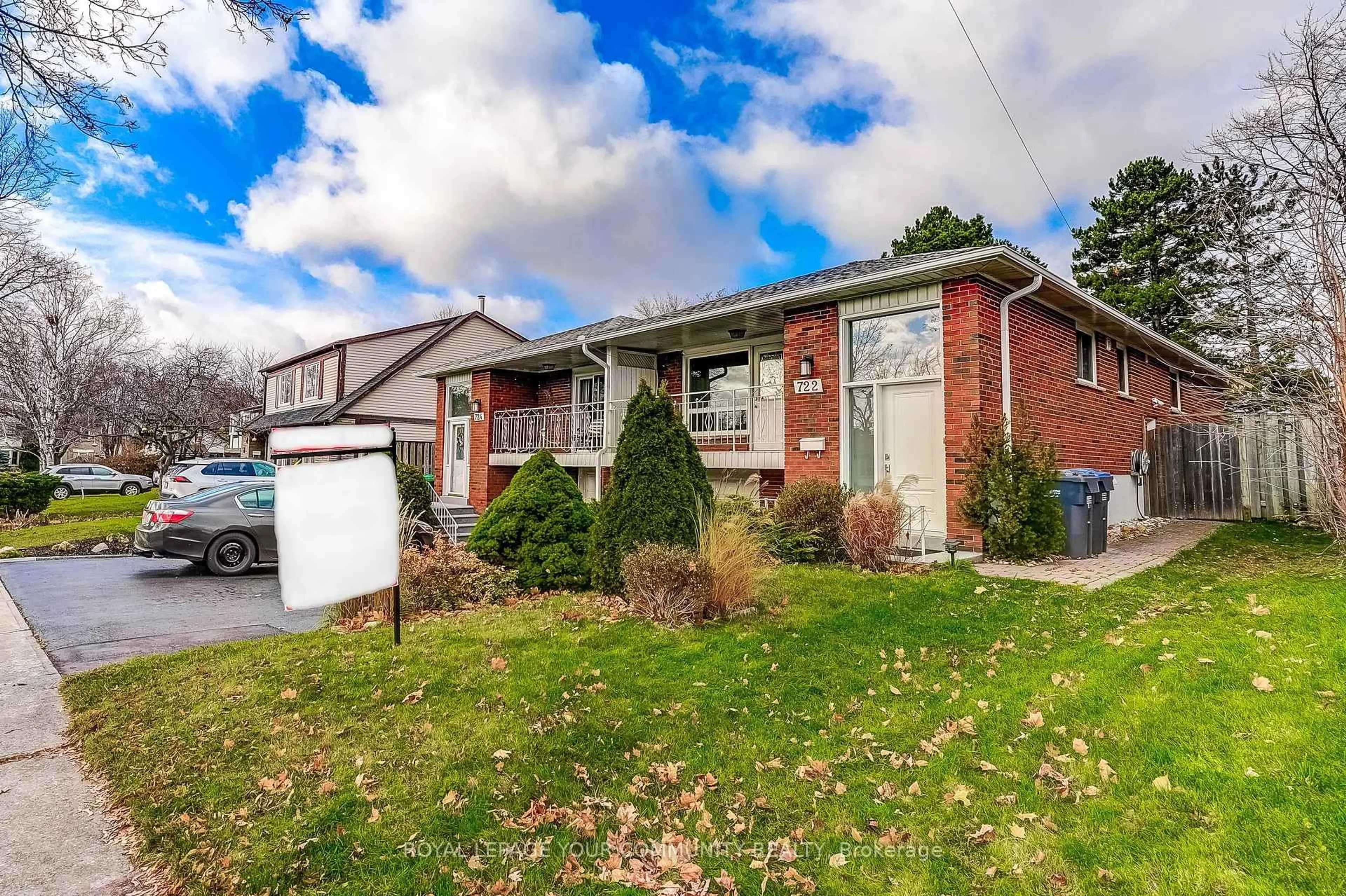 Home with brick exterior material, street for 722 Green Meadow Cres, Mississauga Ontario L5A 2V2