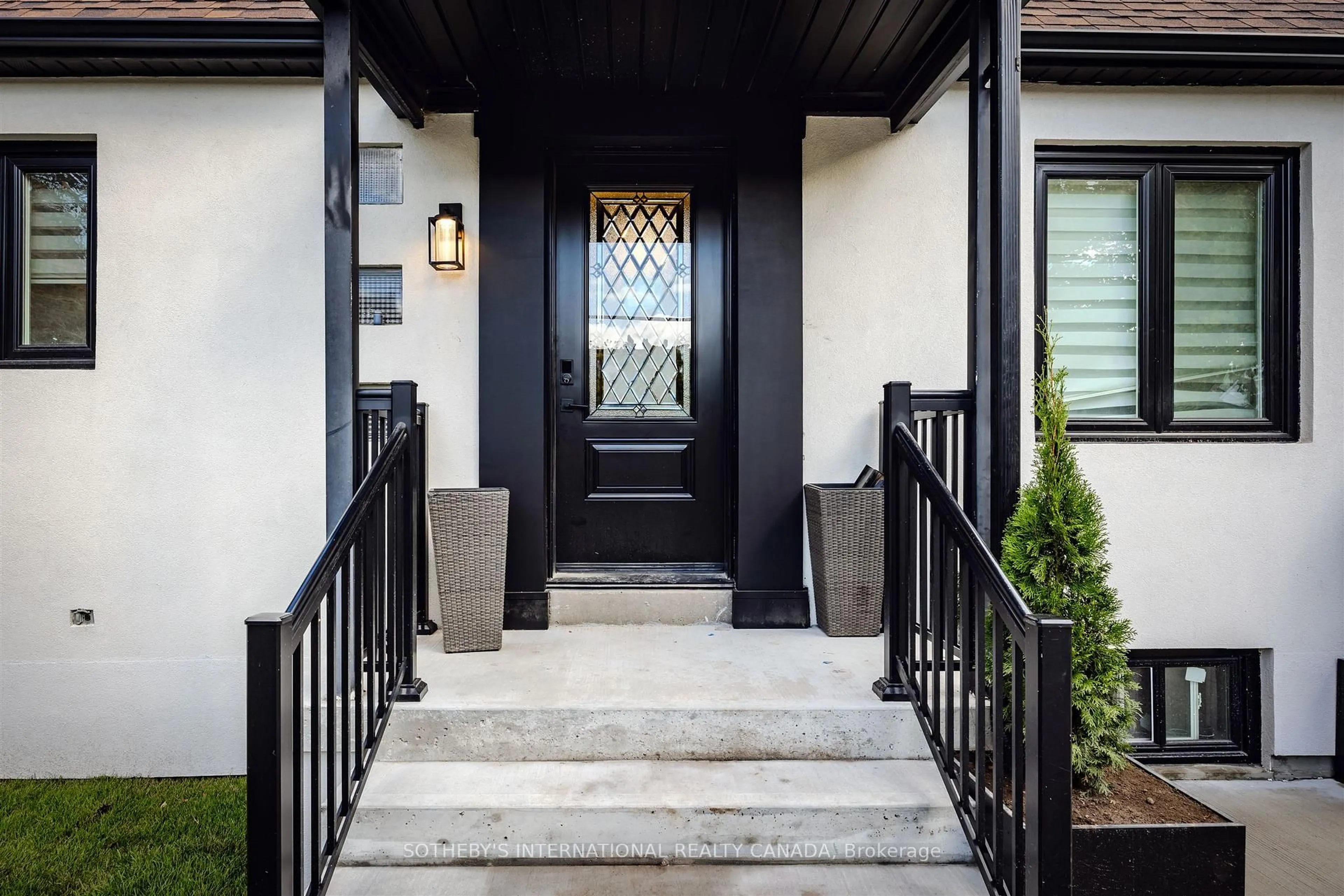 Indoor entryway for 43 Riverview Hts, Toronto Ontario M9P 2N3