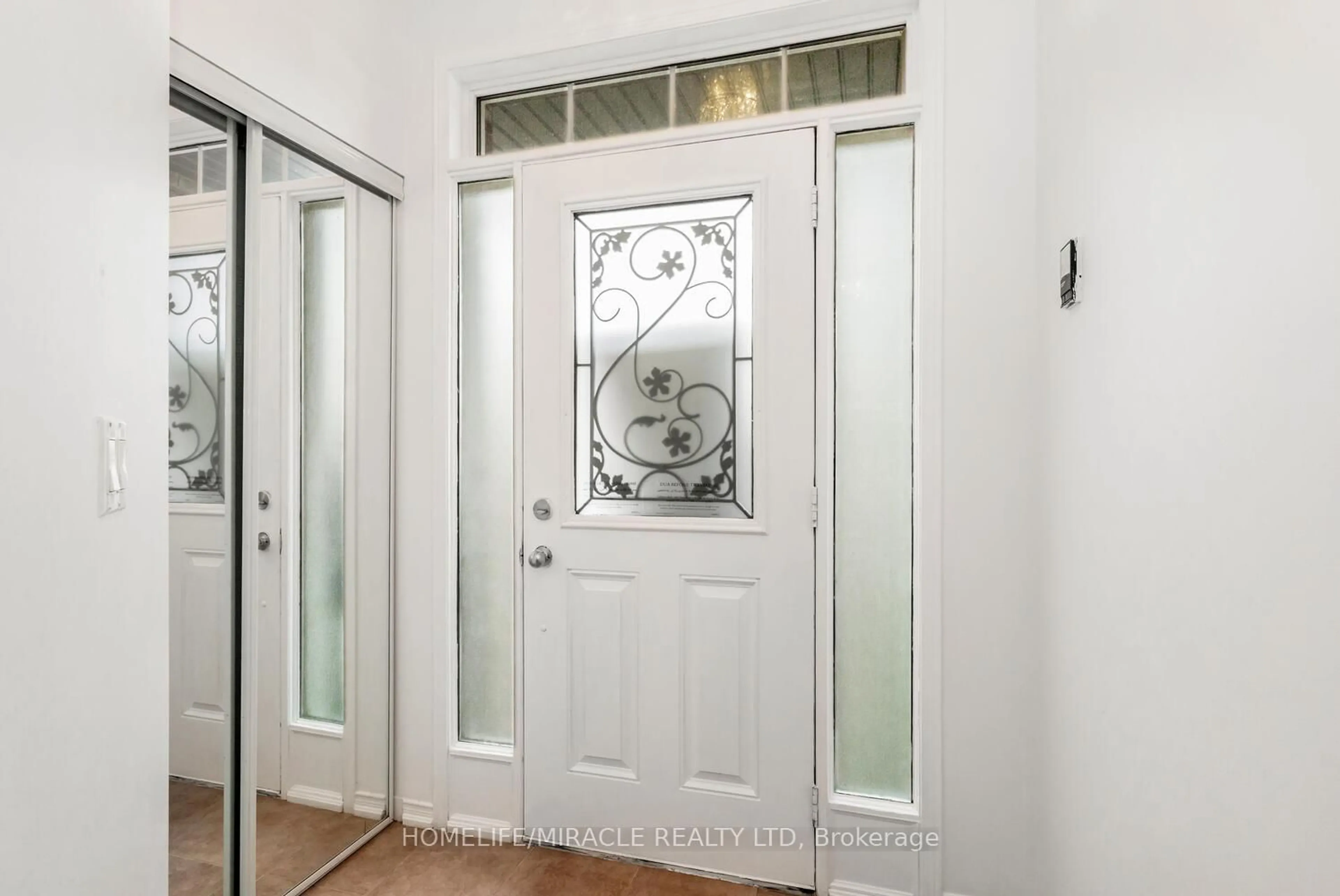 Indoor entryway for 745 Farmstead Dr #58, Milton Ontario L9T 8B2