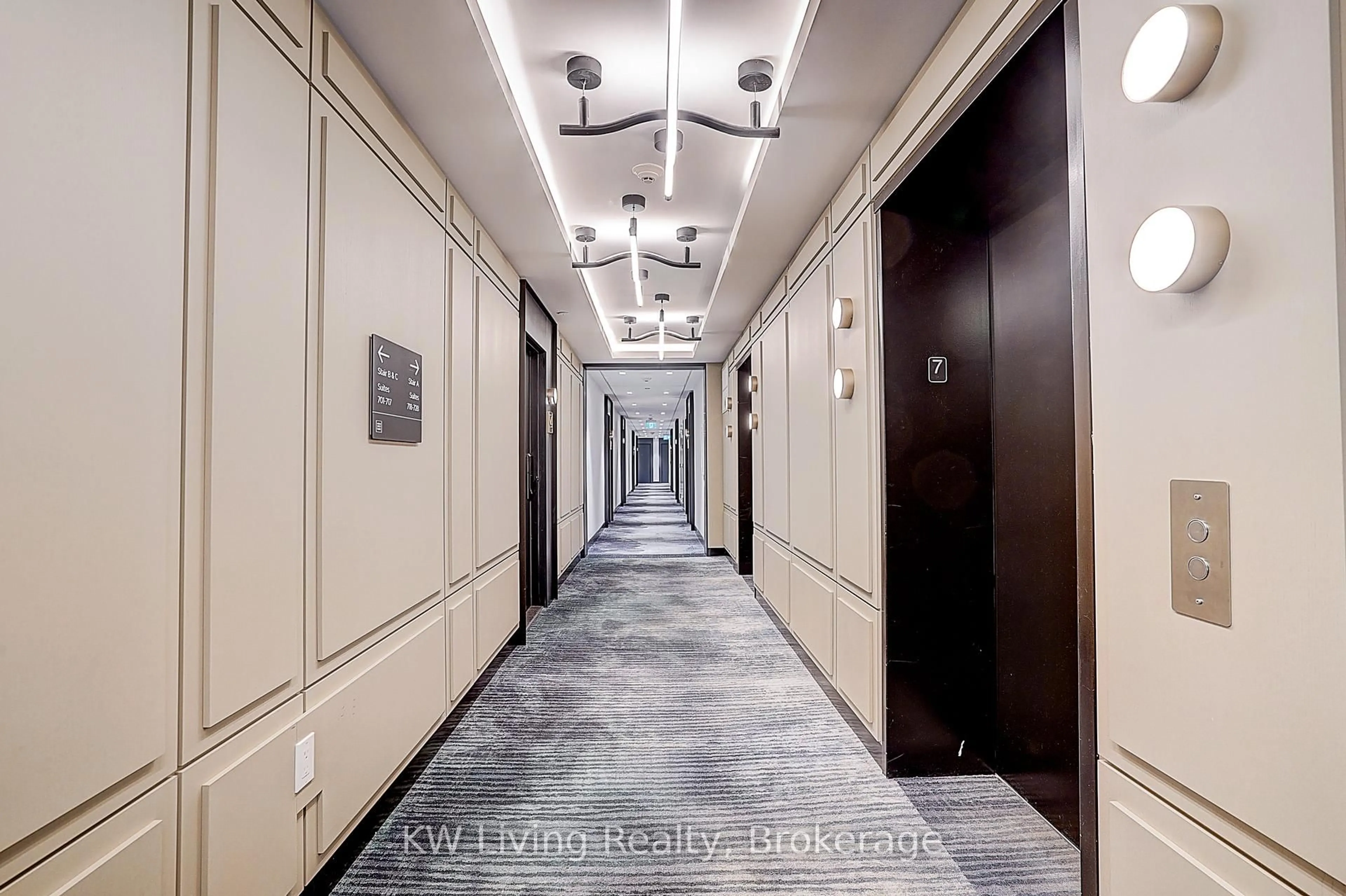 Indoor foyer for 3200 William Coltson Ave #724, Oakville Ontario L6H 7X9