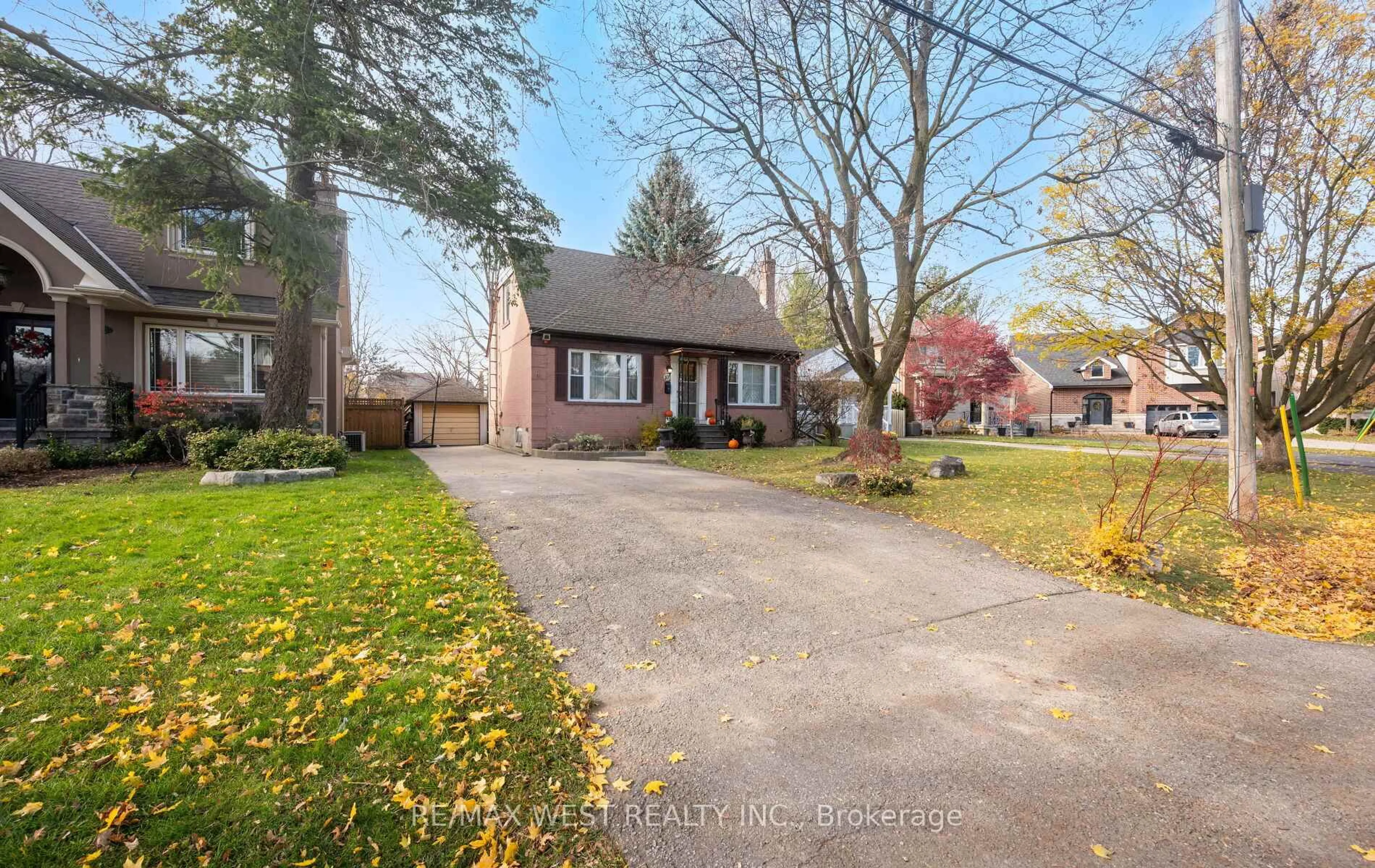 A pic from outside/outdoor area/front of a property/back of a property/a pic from drone, street for 57 Westglen Cres, Toronto Ontario M9B 4R2