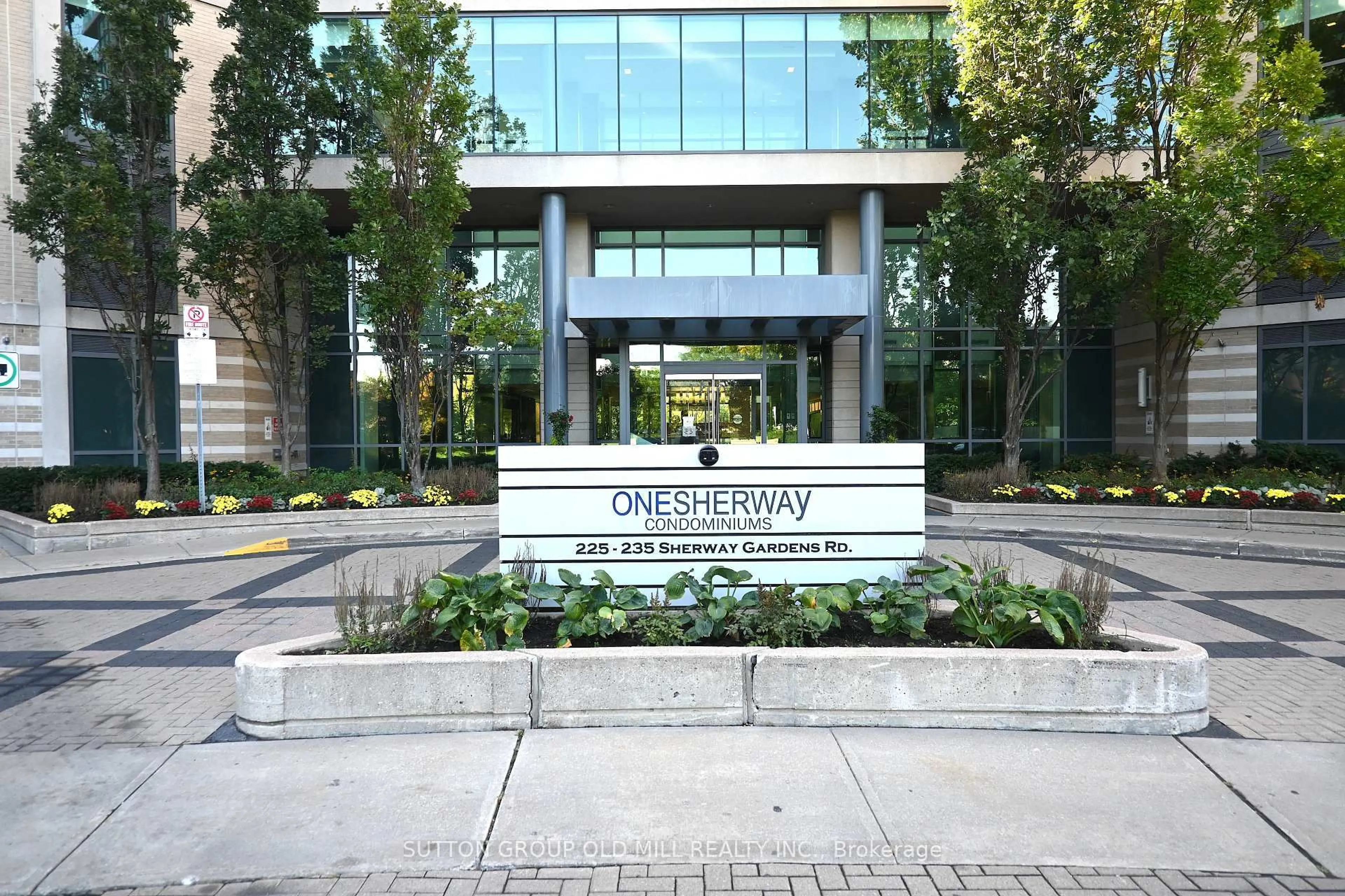 Indoor foyer for 235 Sherway Gardens Rd #305, Toronto Ontario M9C 0A2