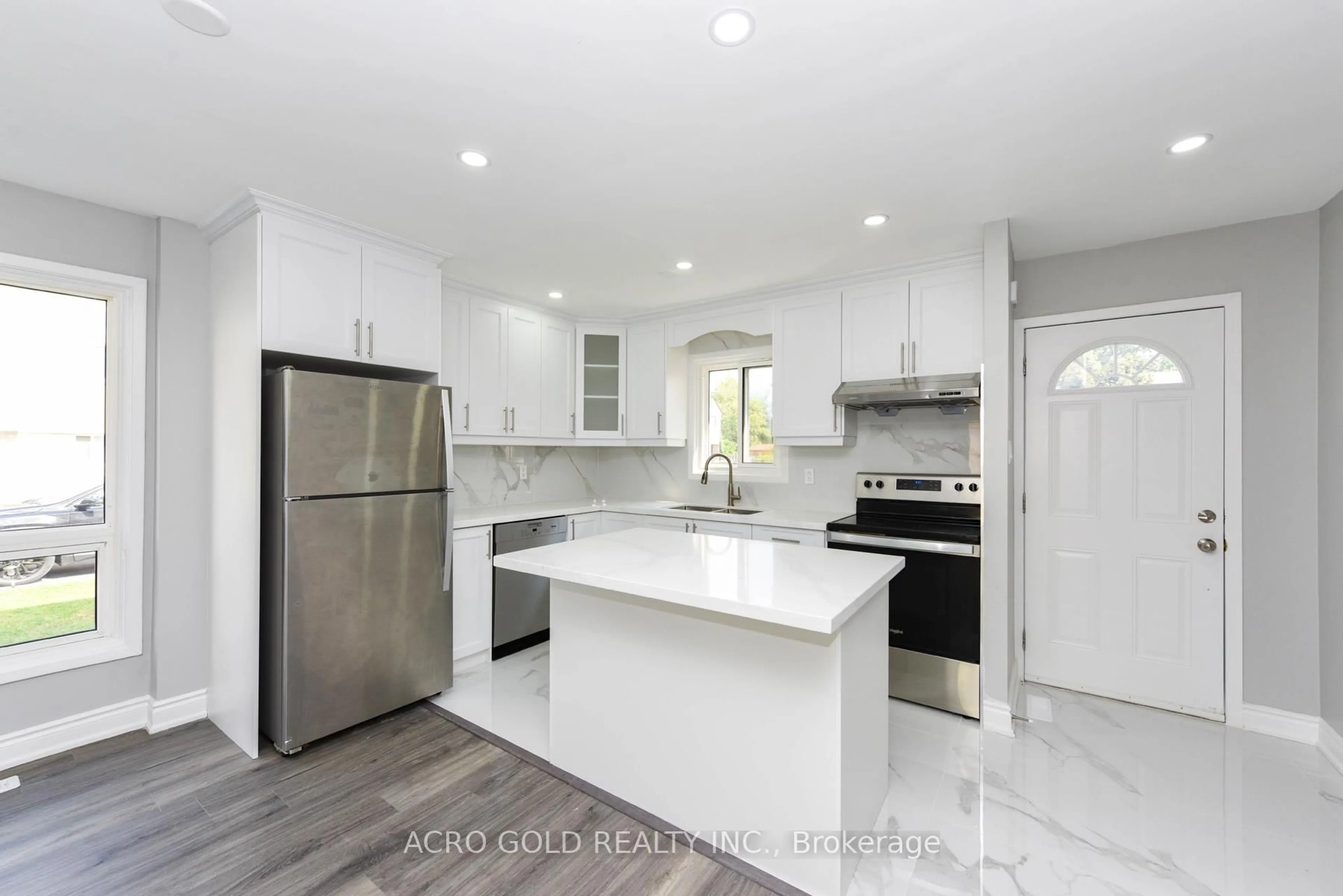 Open concept kitchen, ceramic/tile floor for 14 Hayden Crt, Brampton Ontario L6S 1Y3