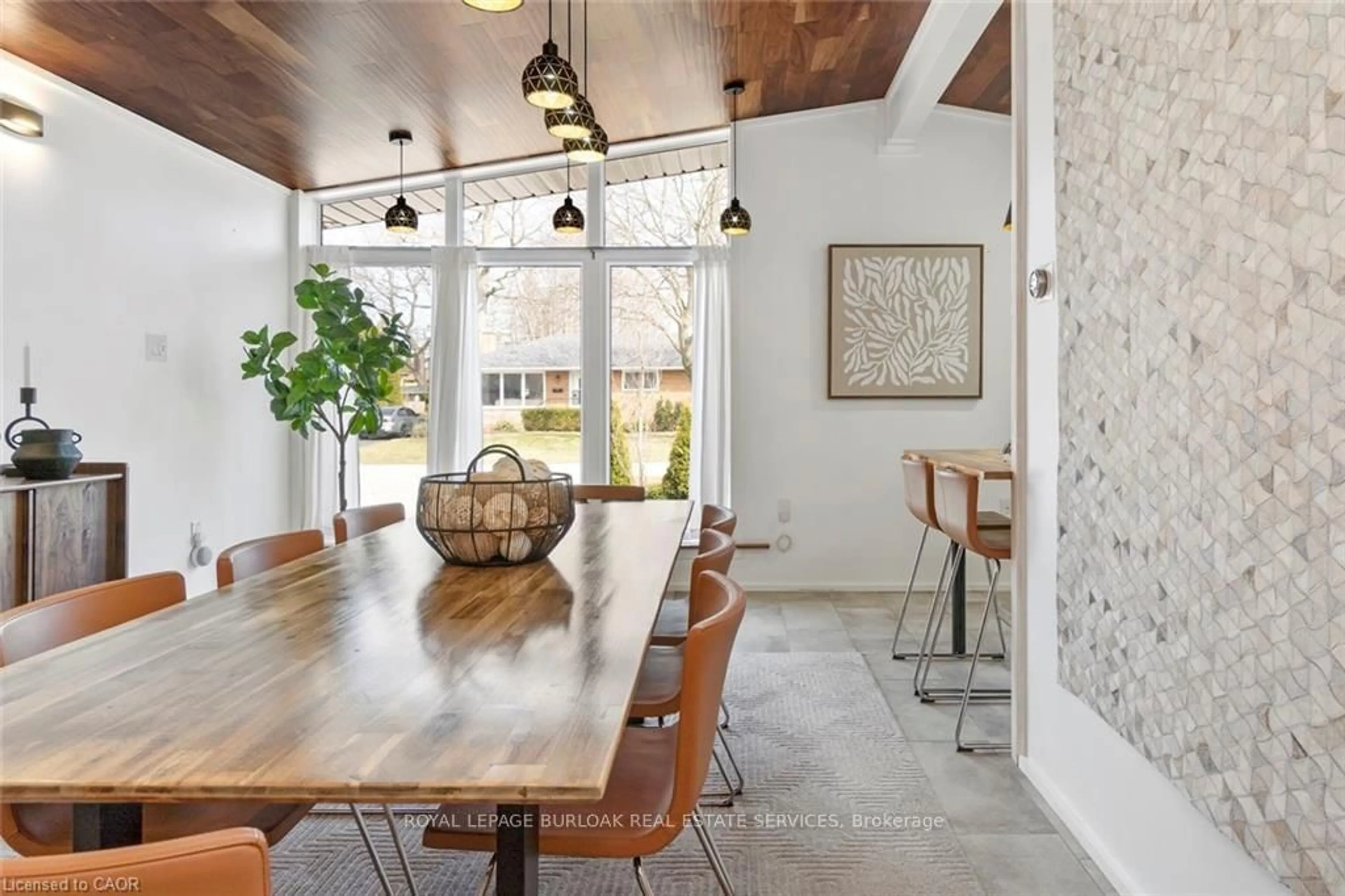 Dining room, ceramic/tile floor for 1420 Moss Glen Rd, Burlington Ontario L7P 2B9