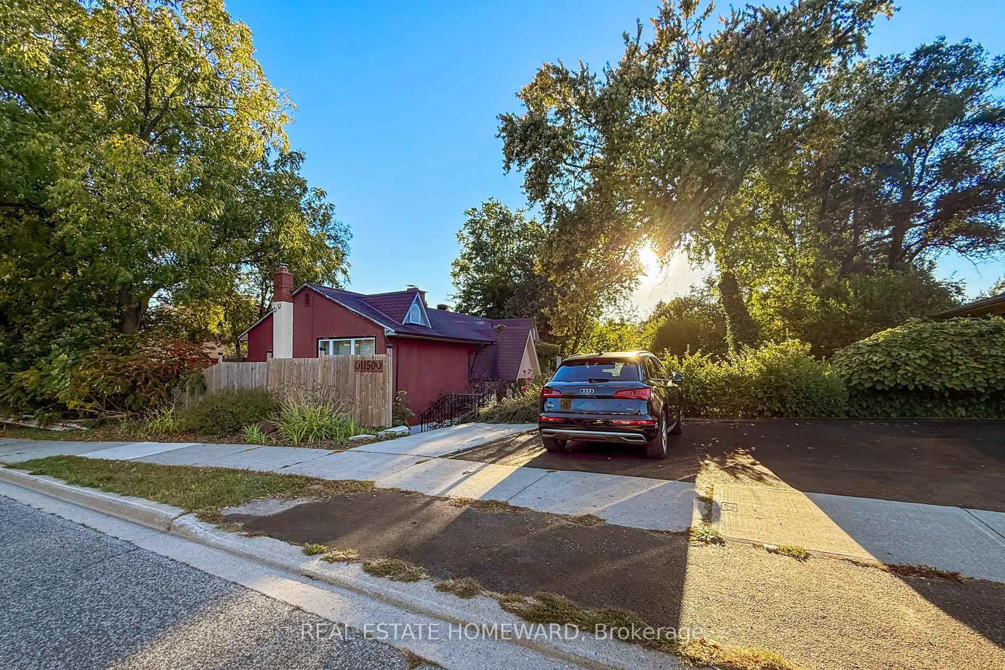 A pic from outside/outdoor area/front of a property/back of a property/a pic from drone, street for 1150 Kipling Ave, Toronto Ontario M9B 3M6