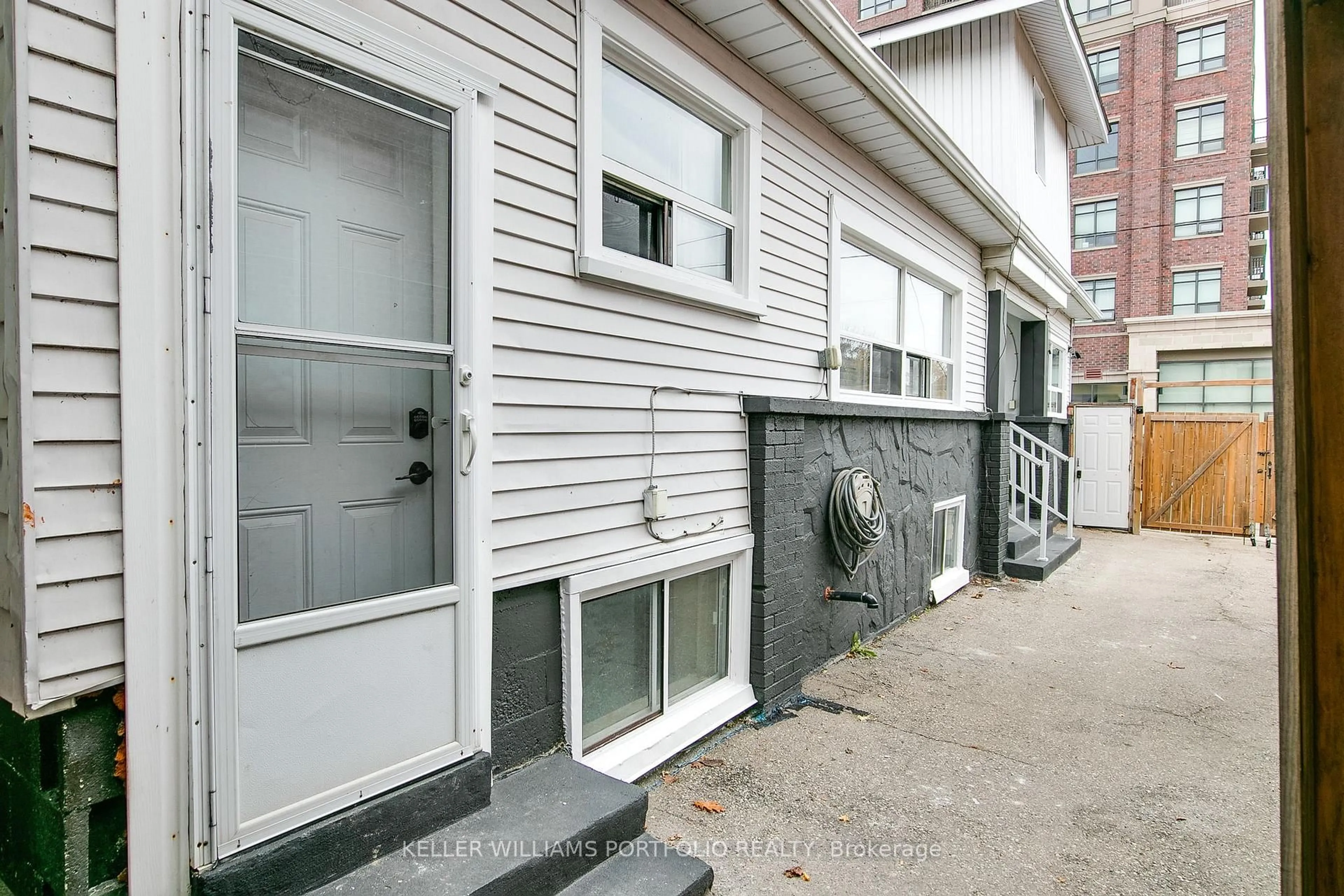 Patio, street for 80 Long Branch Ave, Toronto Ontario M8W 3J4