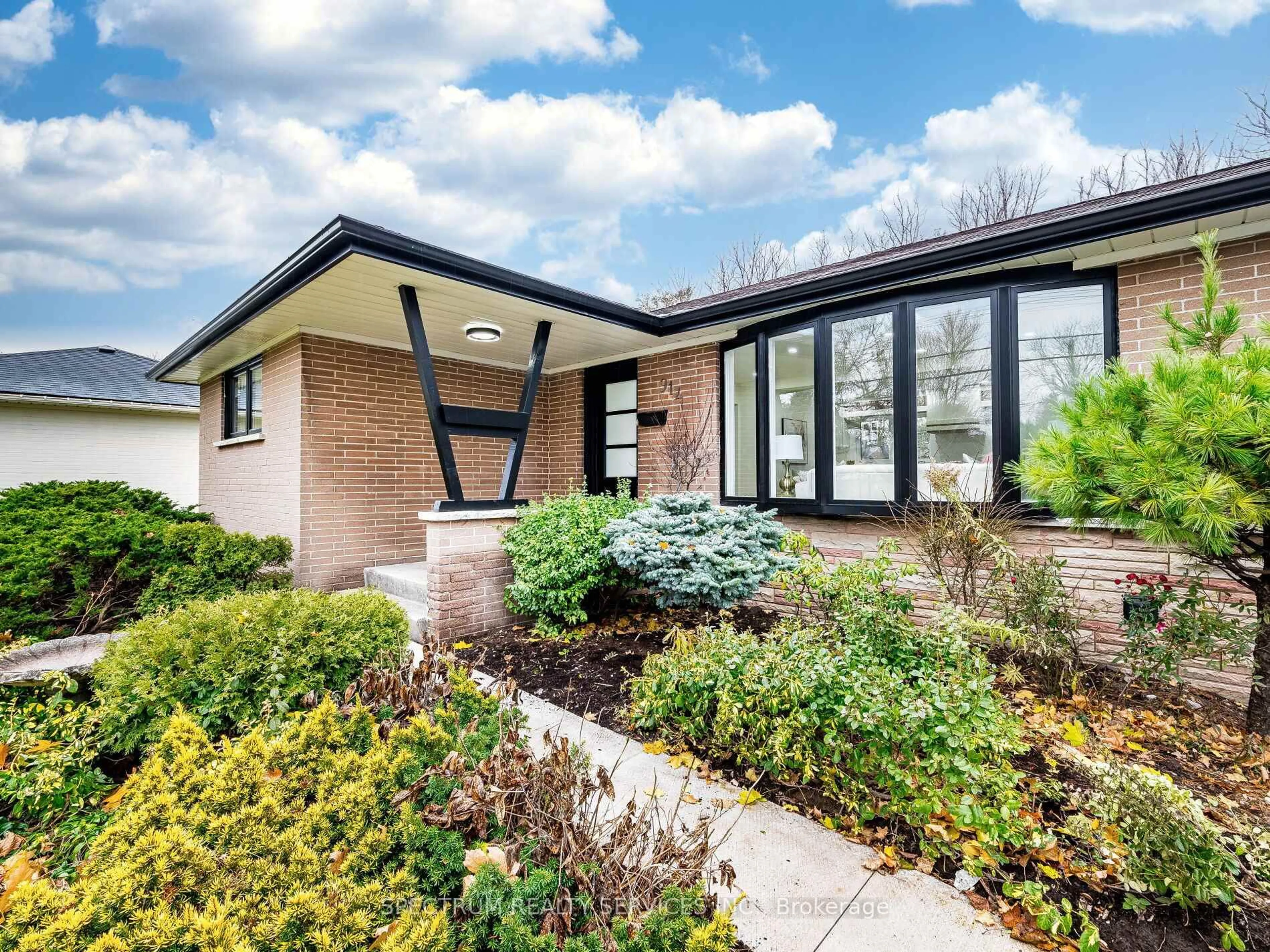 Home with brick exterior material, street for 914 Francis Rd, Burlington Ontario L7T 3Y2