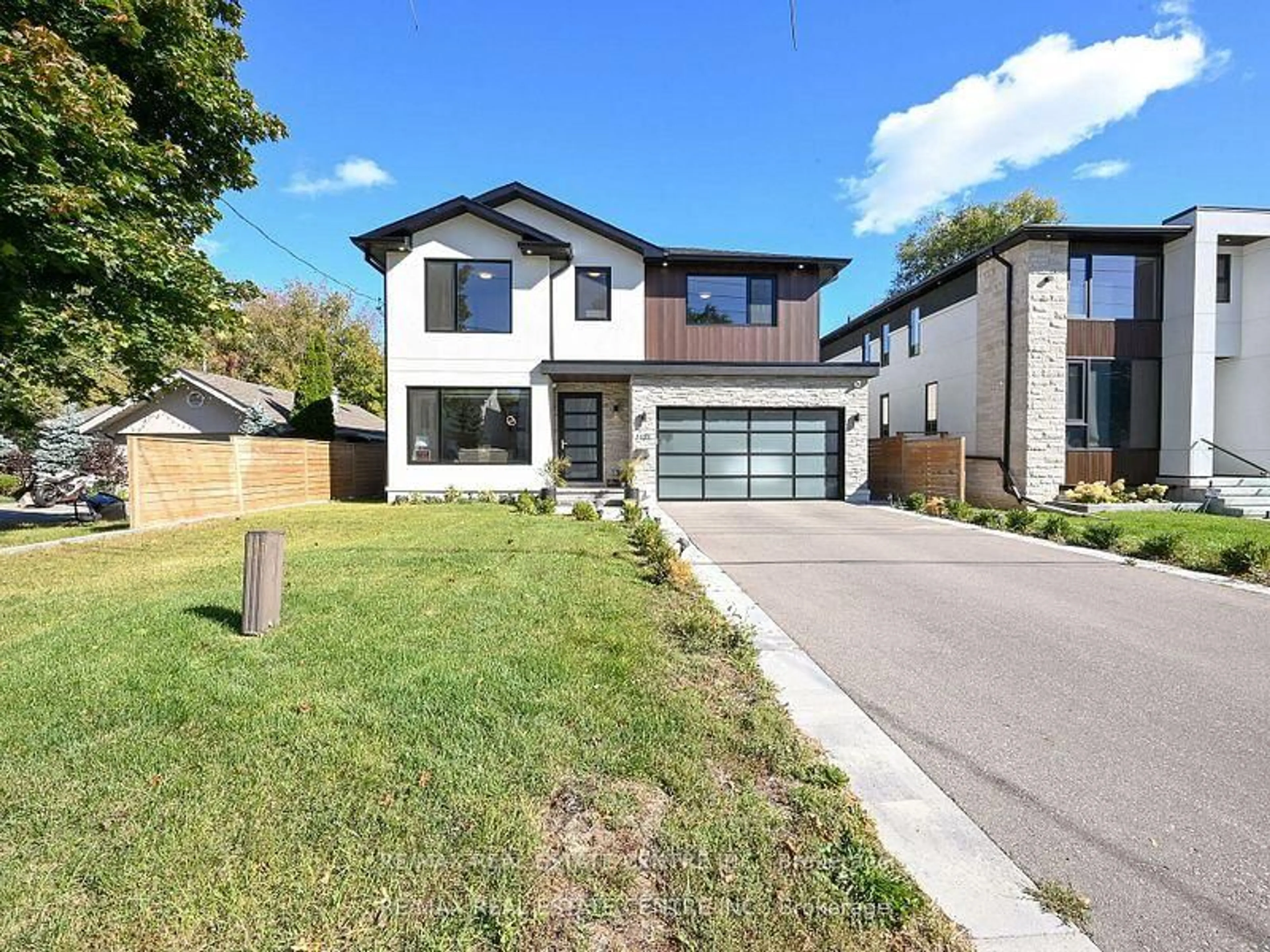 Home with brick exterior material, street for 1181 Ogden Ave, Mississauga Ontario L5E 2G8