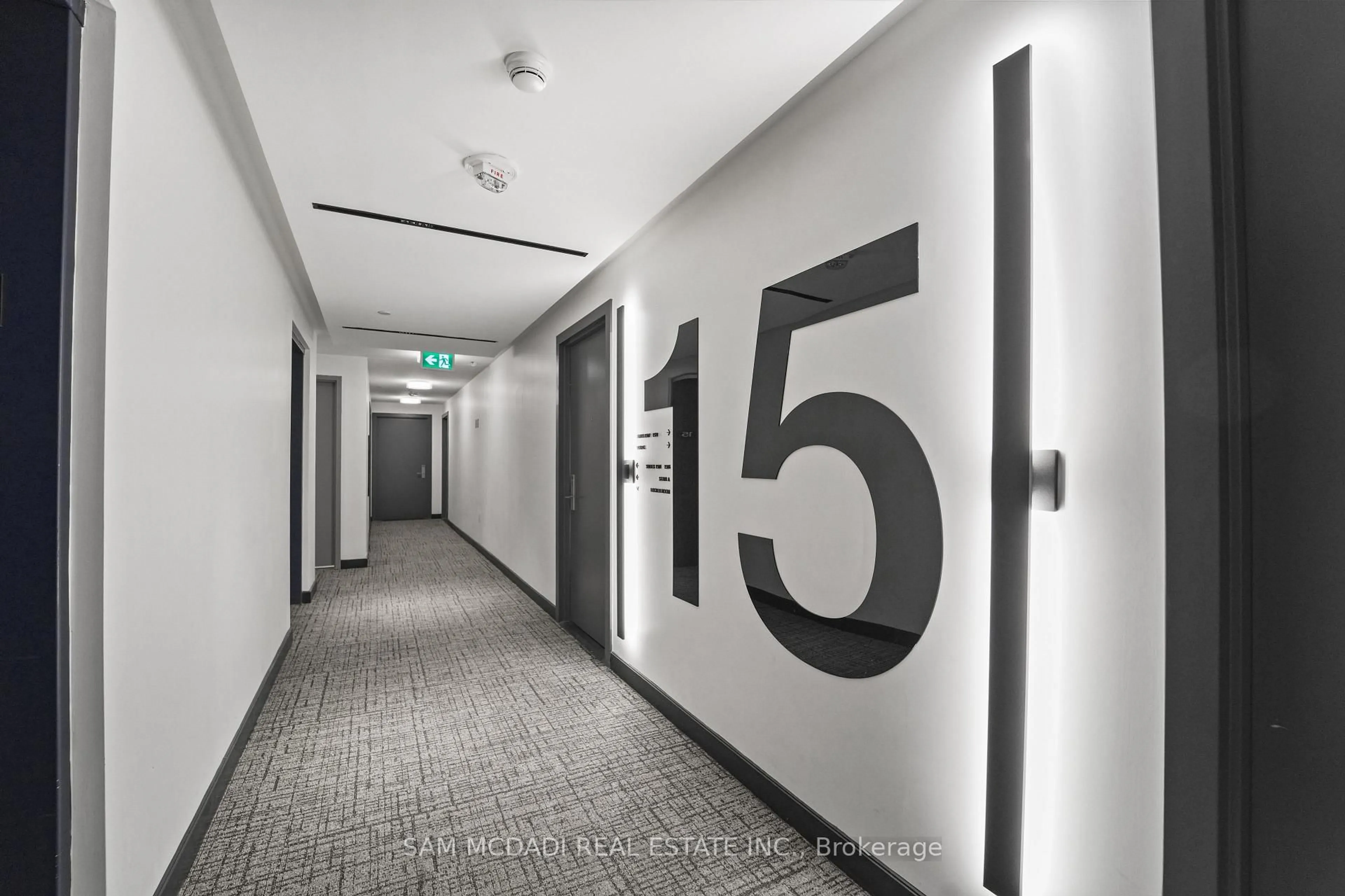 Indoor foyer for 86 Dundas St #1513, Mississauga Ontario L5A 0B1