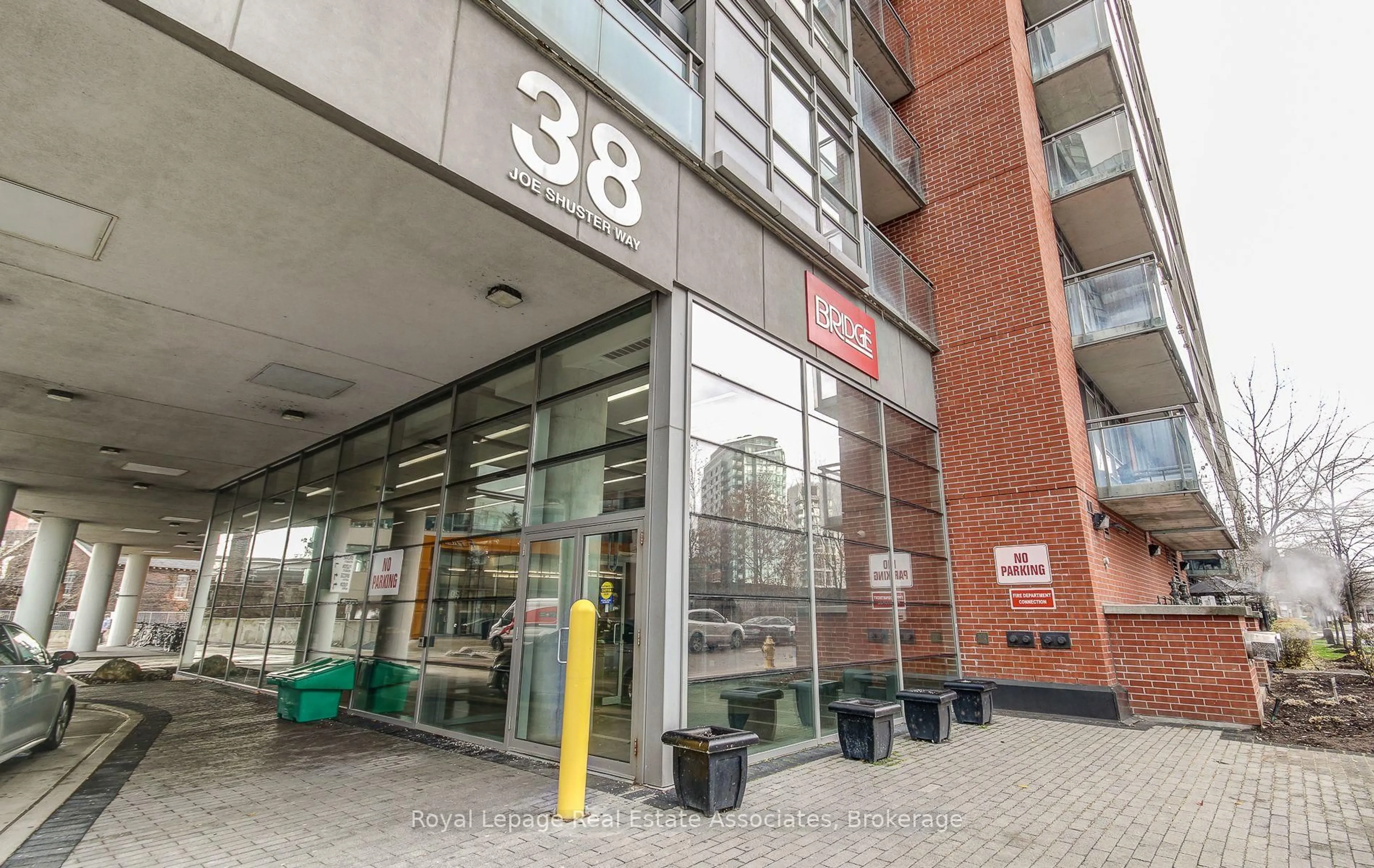 Indoor foyer for 38 Joe Shuster Way #2211, Toronto Ontario M6K 0A5