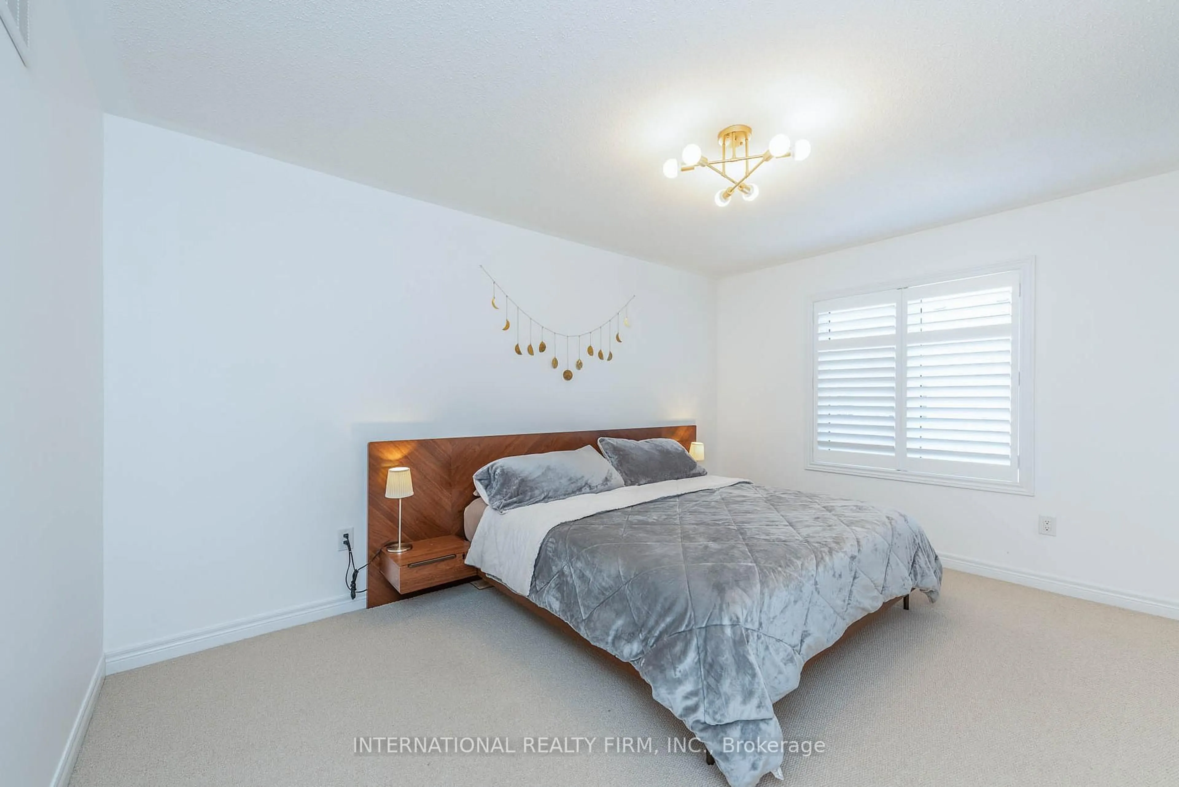 Bedroom with bed, unknown for 99 Huguenot Rd, Oakville Ontario L6H 0M3