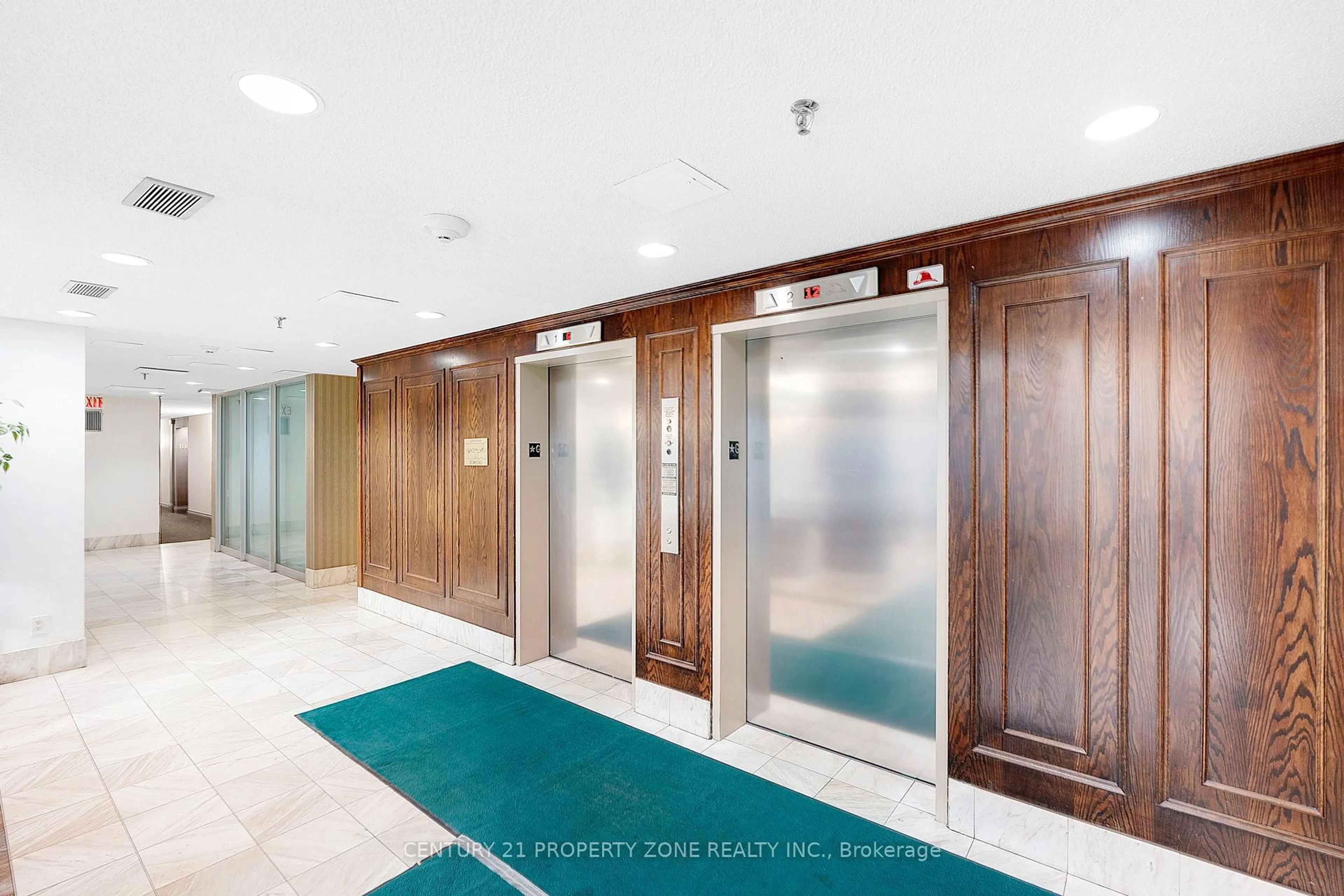 Indoor foyer for 330 Mill St #101, Brampton Ontario L6Y 3V3